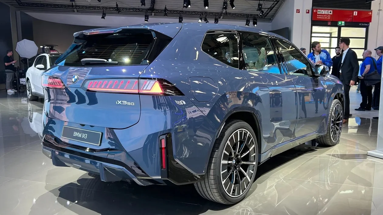 BMW iX3, electric SUV, Neue Klasse, fast charging, Indonesia auto show, Thailand auto show, luxury electric vehicle, Vietnam EV market 3