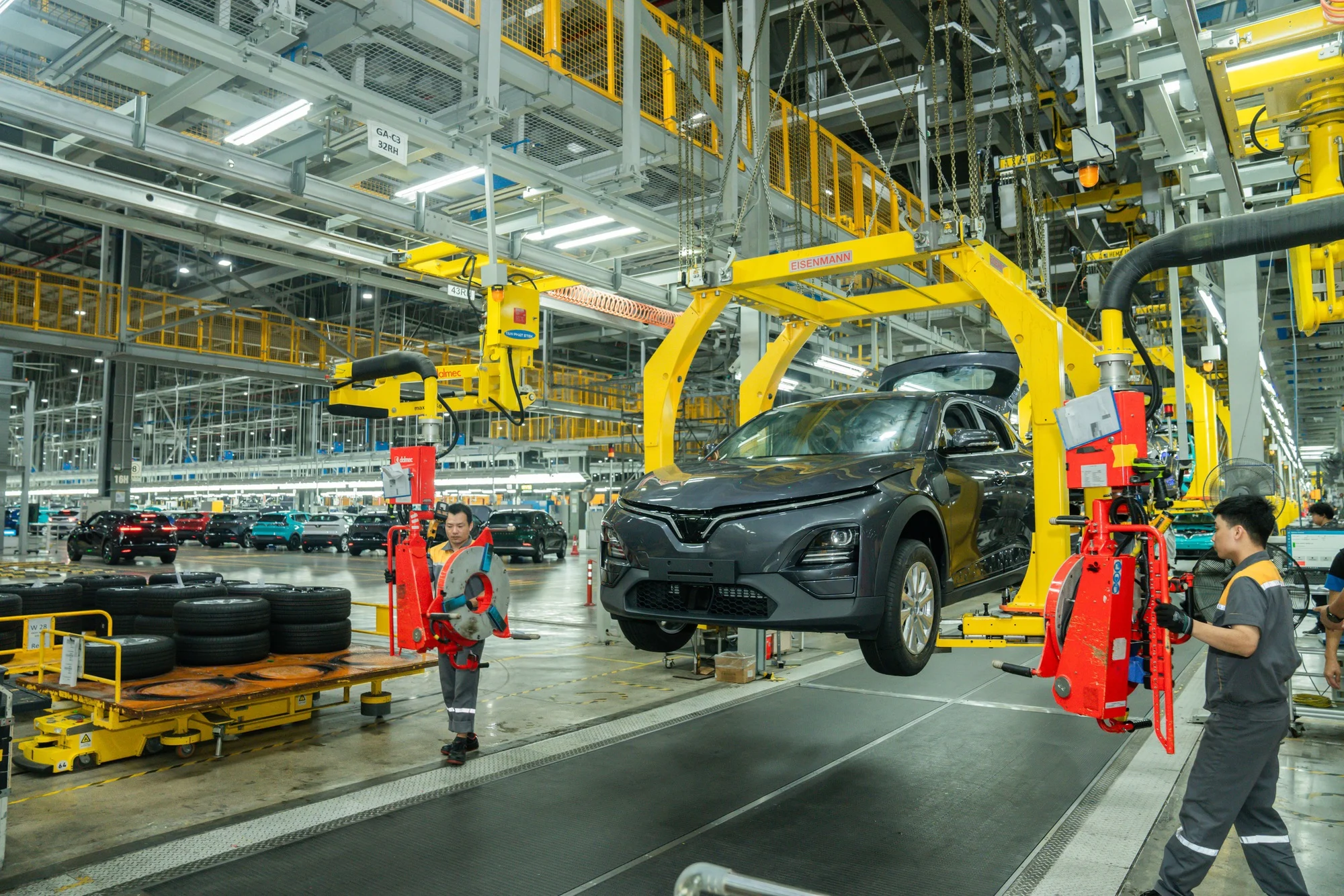 VinFast electric cars, 2025 EV sales, electric vehicle market, VinFast financial results, global EV market, electric motorcycles, VinFast Asia expansion 2