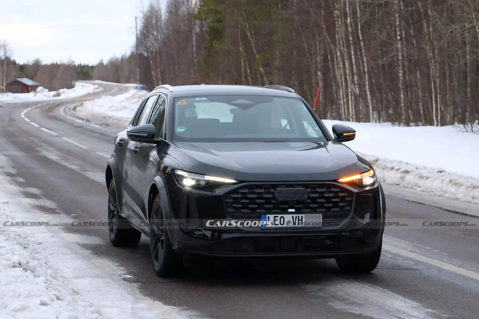 Porsche Macan, gasoline Macan, Audi Q5 platform, hybrid SUV, Porsche SUV, internal combustion Porsche, 2028 Macan, Porsche strategy 2