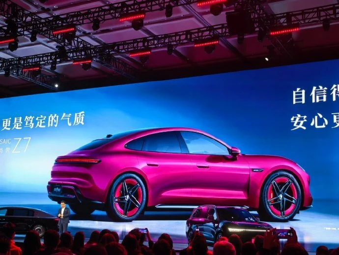 SAIC Z7, electric sedan, Porsche Taycan lookalike, Huawei EV, affordable electric car, Chinese EV market, shooting brake 3