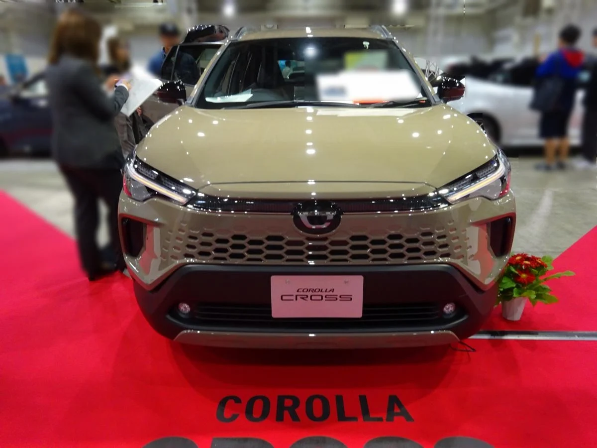 Toyota Corolla Cross, 60th anniversary, limited edition SUV, special edition Toyota, 2026 Corolla release, premium black trim, bronze interior 4