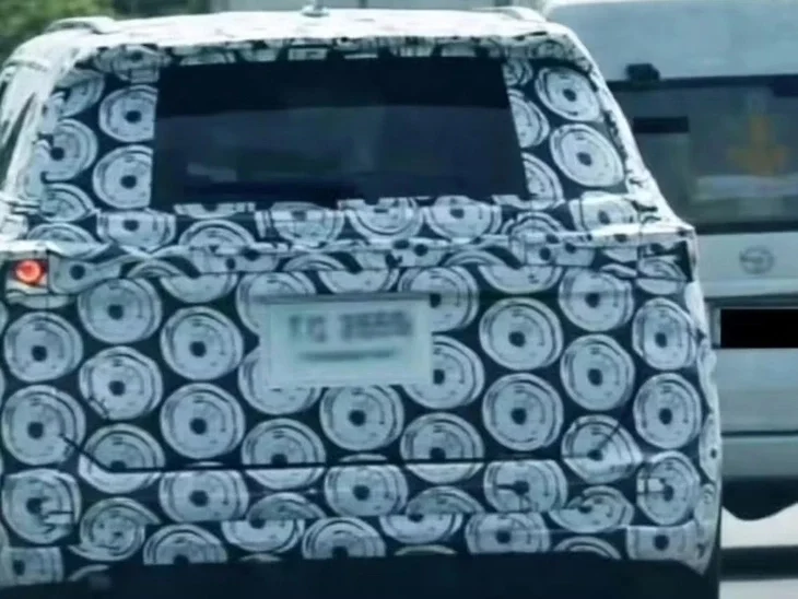 Toyota Fortuner, 2026 SUV, Hilux design, ADAS Level 2, large infotainment screen, off-road SUV, Toyota diesel engine 4