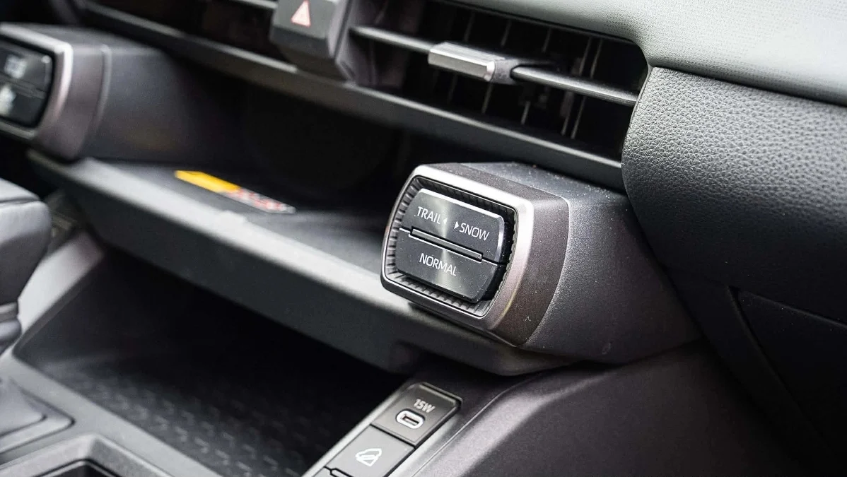 2026 Toyota RAV4, Toyota RAV4 Philippines, hybrid SUV, RAV4 price Vietnam, crossover SUV, Honda CR-V competition, Toyota Safety Sense 17