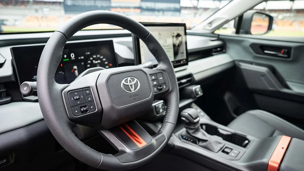 2026 Toyota RAV4, Toyota RAV4 Philippines, hybrid SUV, RAV4 price Vietnam, crossover SUV, Honda CR-V competition, Toyota Safety Sense 15