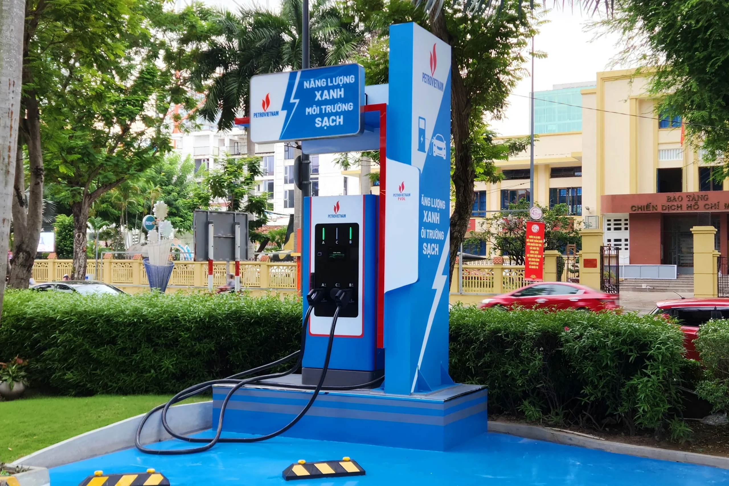 fuel efficient cars Vietnam, hybrid cars Vietnam, electric vehicles Vietnam, low fuel consumption, gasoline price Vietnam, PHEV Vietnam, best mileage cars 6