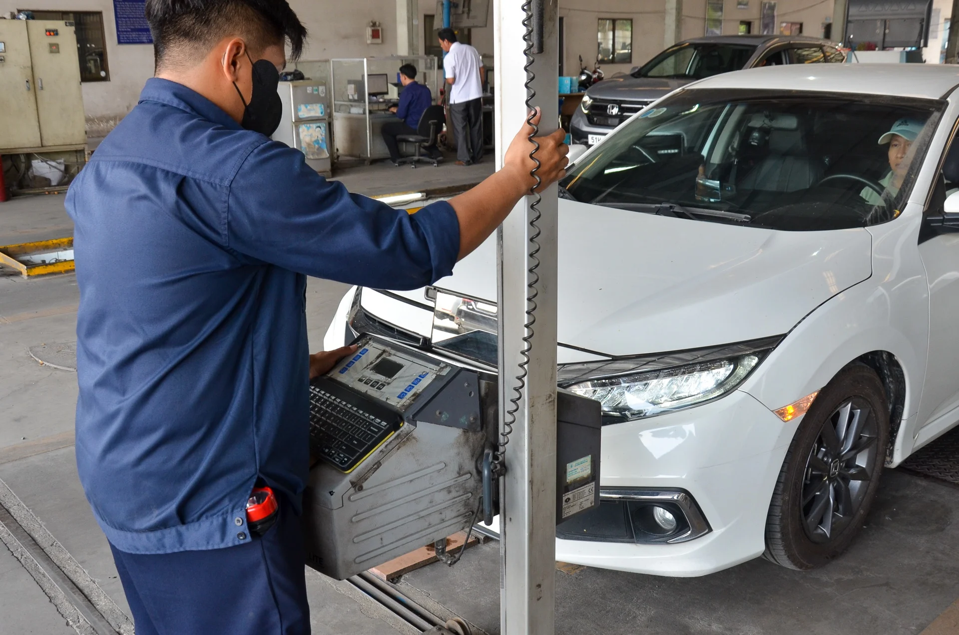 car inspection Ho Chi Minh City, vehicle registration check Vietnam, emissions testing, 50-04V inspection center, quick car inspection, traffic safety certificate, diesel emissions test 9