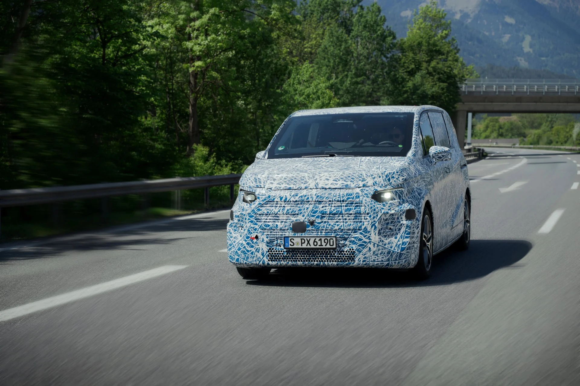 Mercedes-Benz VLE, electric van, luxury MPV, Van Architecture, electric vehicle launch, Mercedes electric SUV, family EV, 2024 Mercedes launch 3