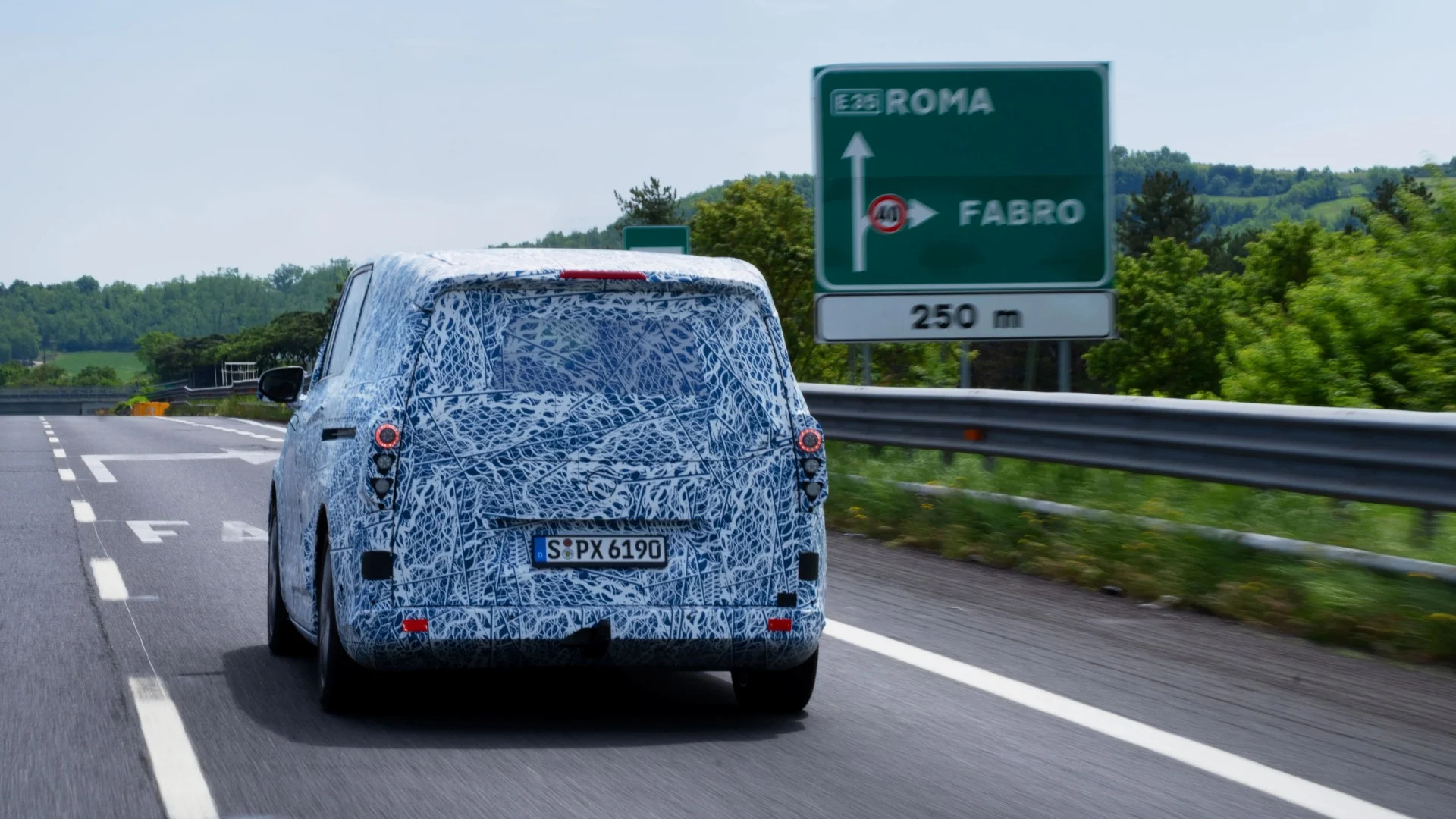 Mercedes-Benz VLE, electric van, luxury MPV, Van Architecture, electric vehicle launch, Mercedes electric SUV, family EV, 2024 Mercedes launch 4