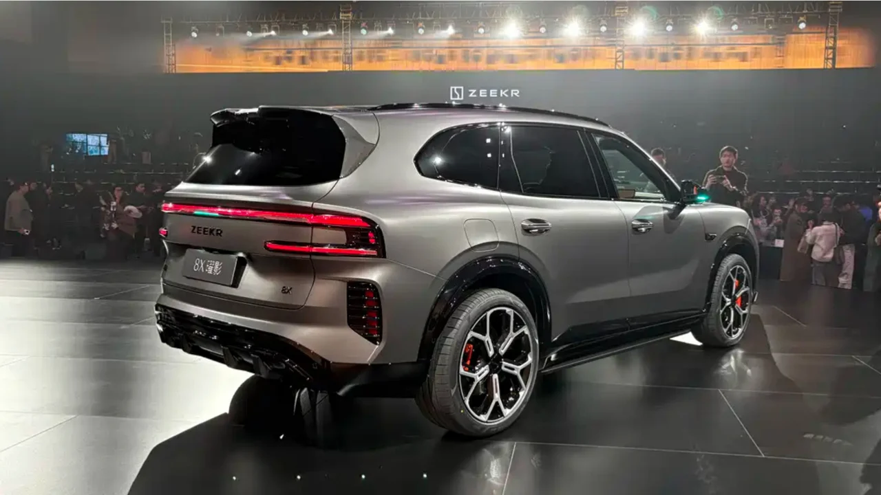 Zeekr 8X, hybrid SUV, electric SUV, fast charging, high performance SUV, PHEV, luxury electric vehicle, 900V hybrid 3