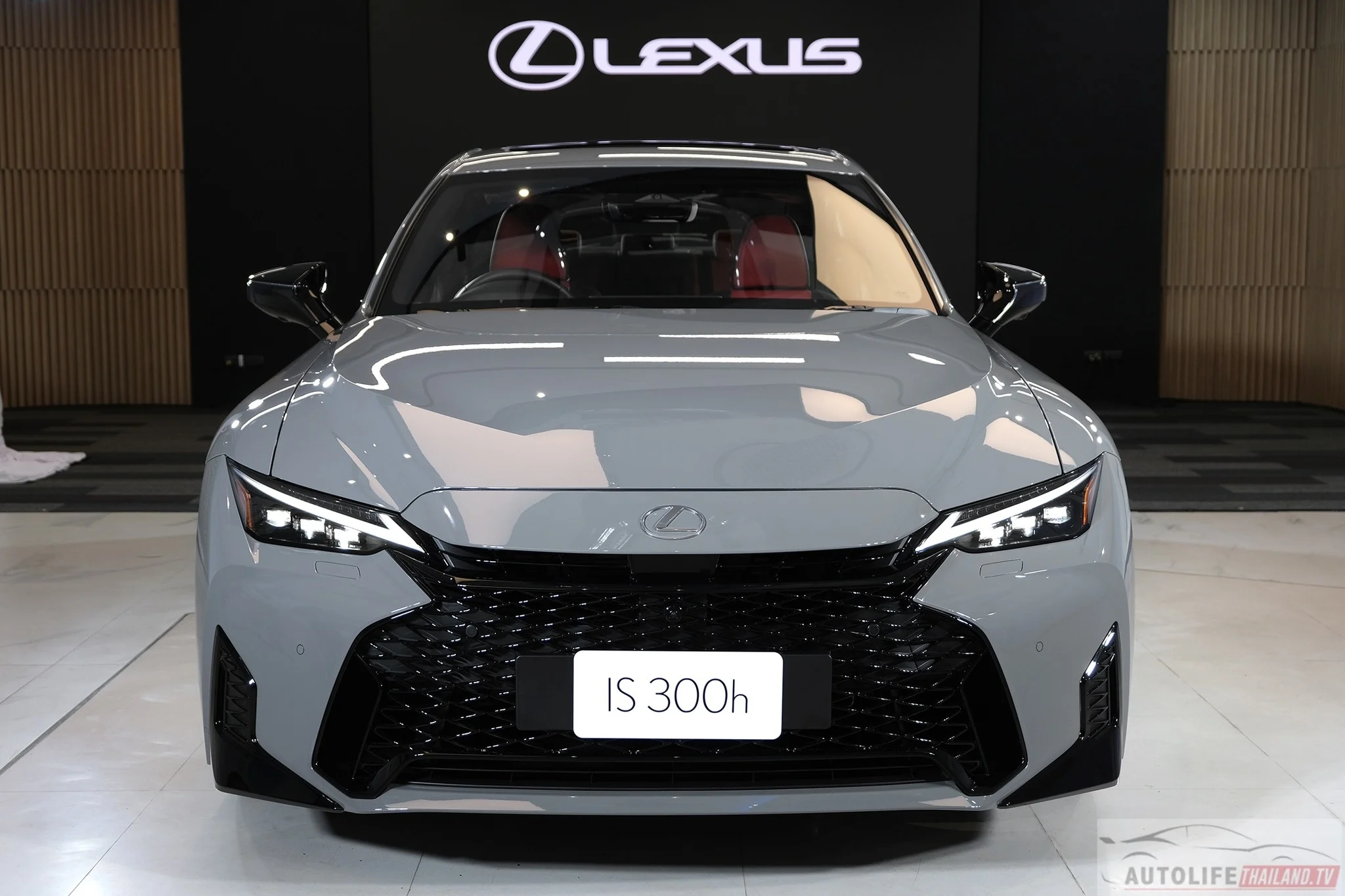 Lexus IS 300h, 2026 Lexus IS, luxury hybrid sedan, Bangkok Motor Show, Vietnam car market, Lexus IS price, hybrid luxury sedan 3