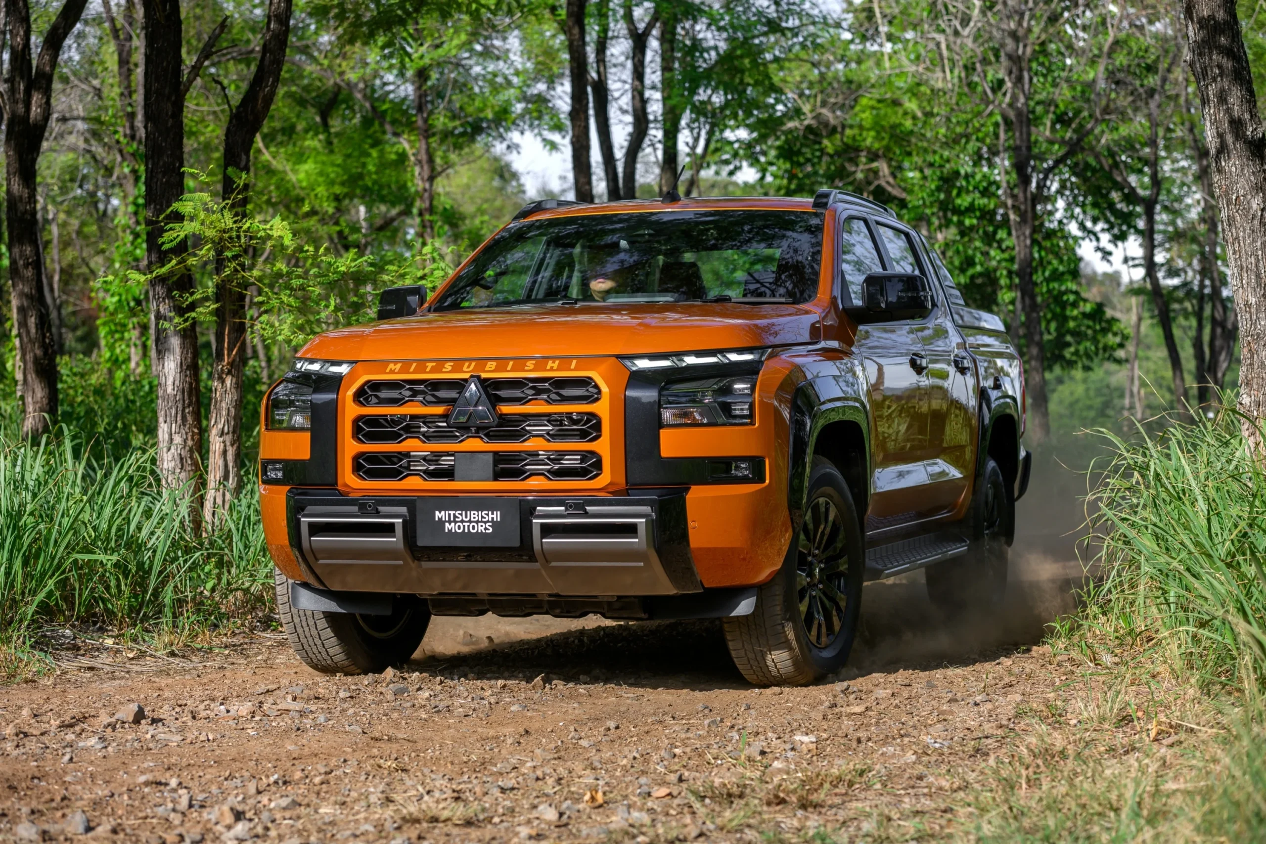 Vietnam pickup truck taxes, pickup truck pricing Vietnam, Ford Ranger Vietnam, Toyota Hilux tax, vehicle registration fees Vietnam, special consumption tax, automotive regulation Vietnam 3