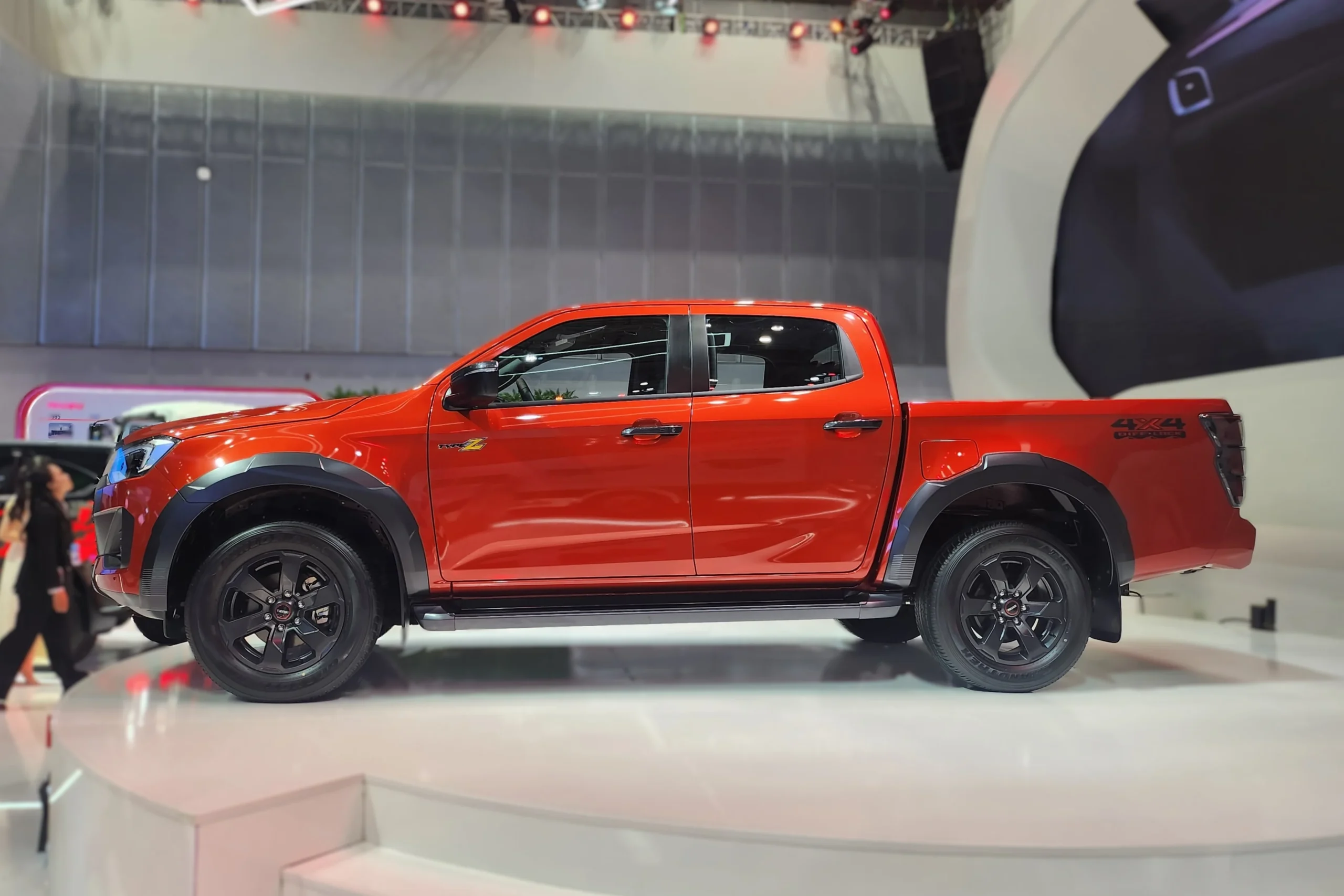 pickup truck discounts, Ford Ranger Vietnam, Mitsubishi Triton sale, Isuzu D-Max promotion, Vietnam automotive offers, cheap pickups, March car deals 4