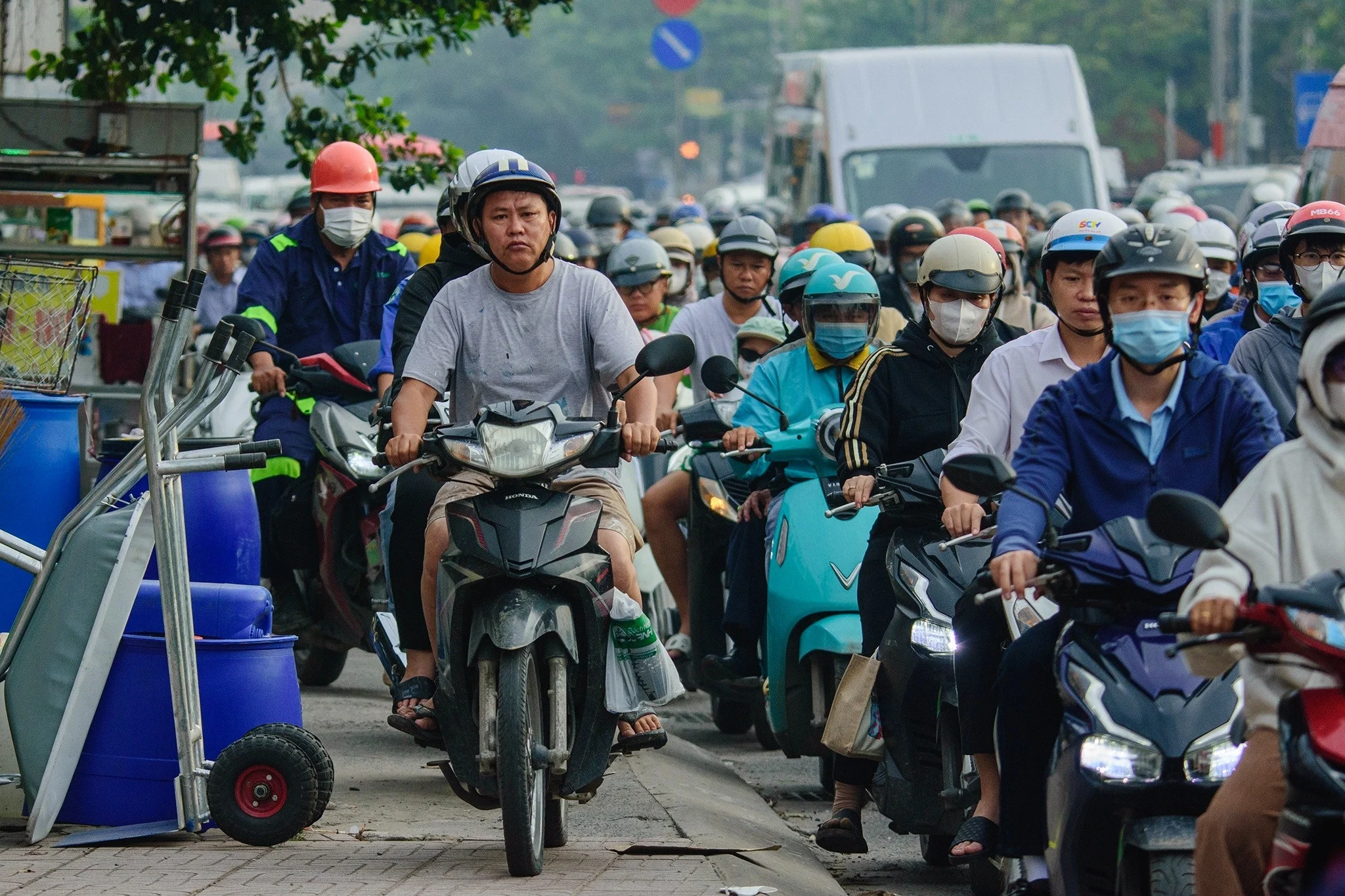 AI traffic cameras Vietnam, traffic violations Vietnam, cold fines Vietnam, road safety, automatic traffic enforcement, Vietnam driving laws 2