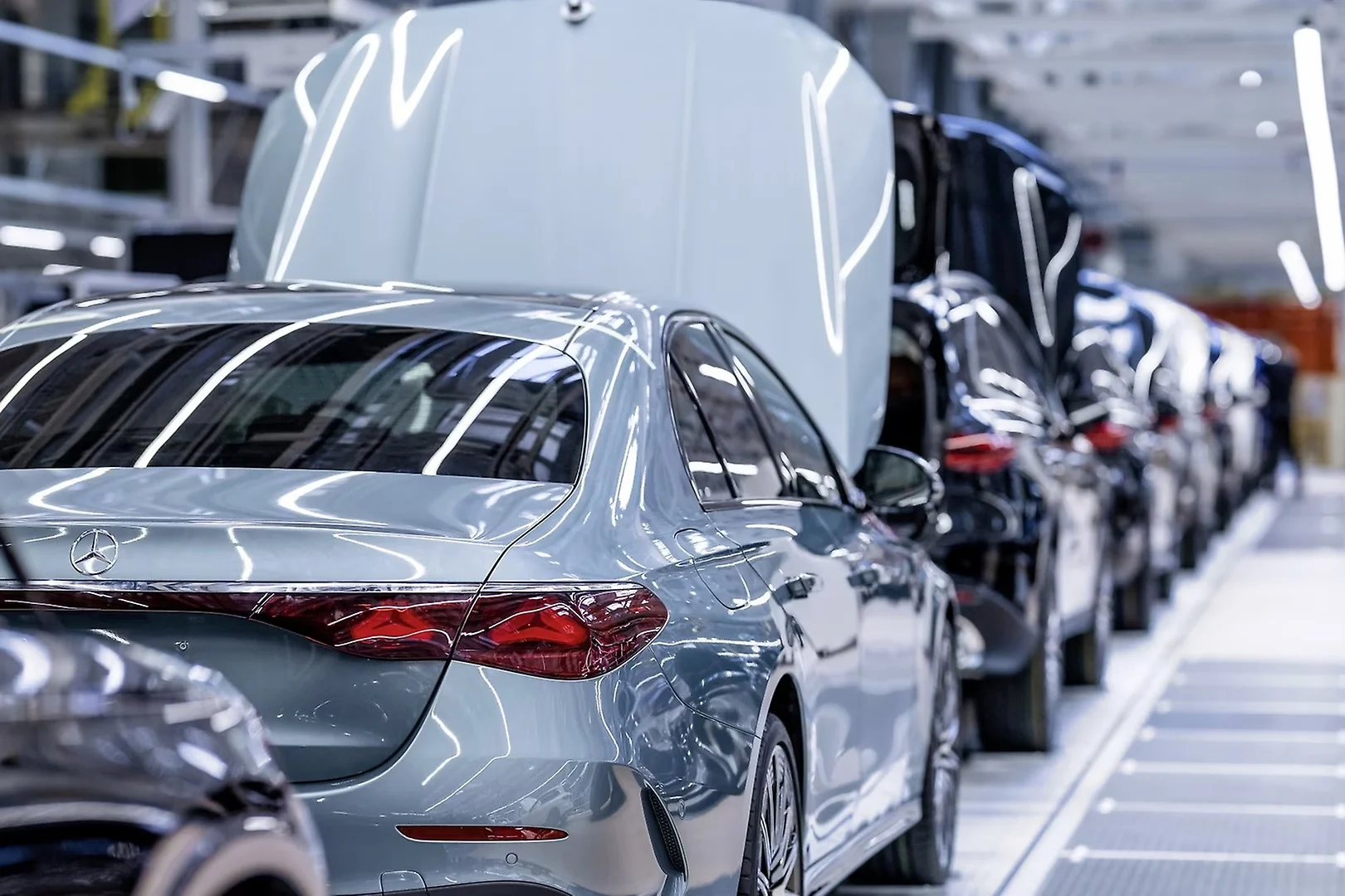 German court, climate lawsuit, BMW, Mercedes-Benz, internal combustion engine ban, EU emissions regulation, electric vehicles, climate policy 4