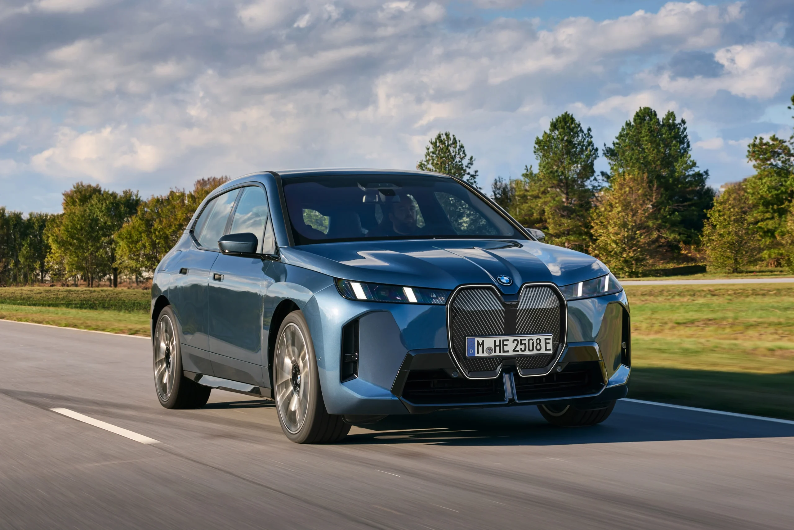 BMW iX discontinued, BMW Neue Klasse, BMW electric SUV, BMW iX5, BMW iX7, BMW EV lineup, luxury electric cars 2