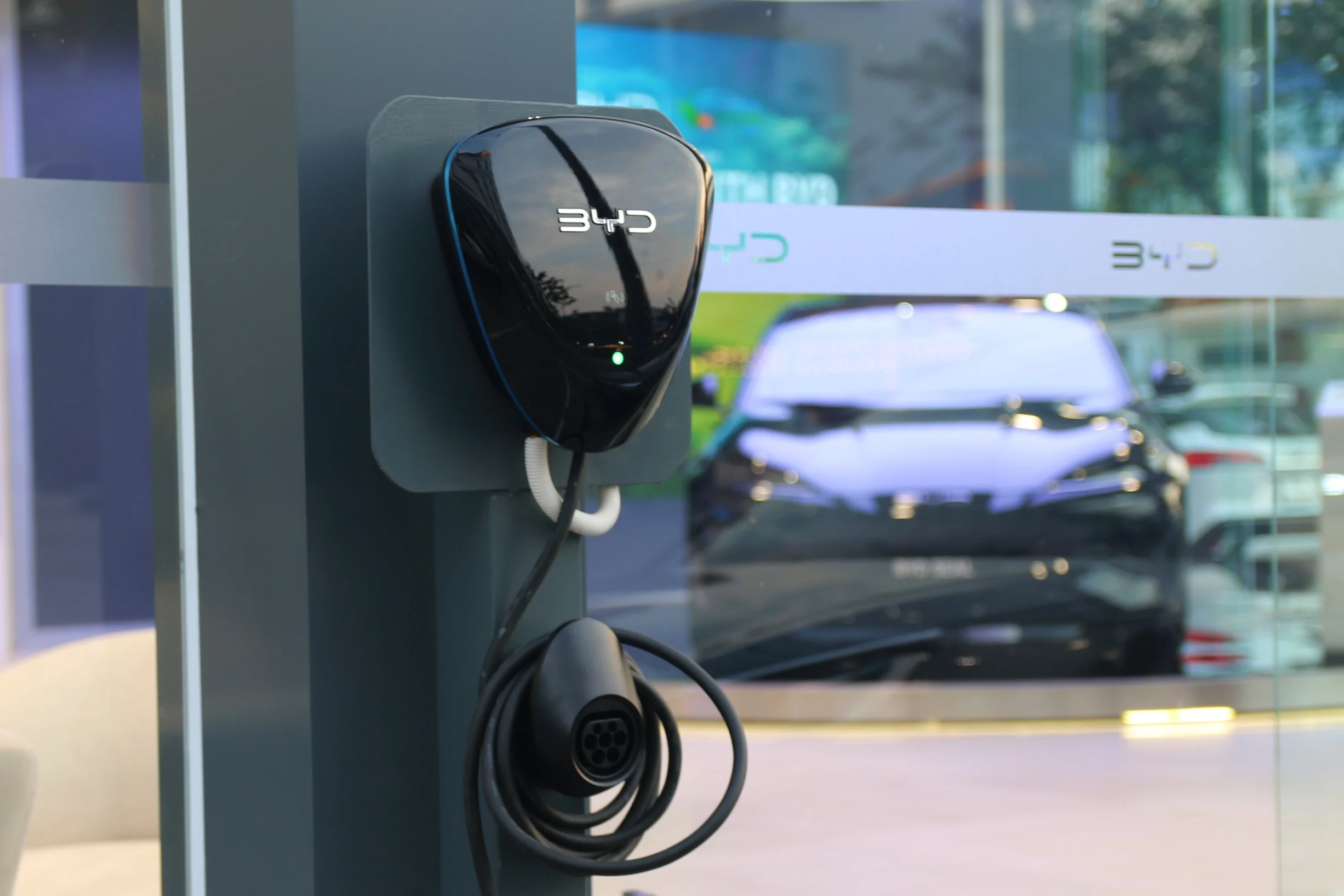 EV charging infrastructure Vietnam, electric vehicle alliances, Vietnam EV market, foreign EV brands, EV charging networks, sustainable transport Vietnam 2
