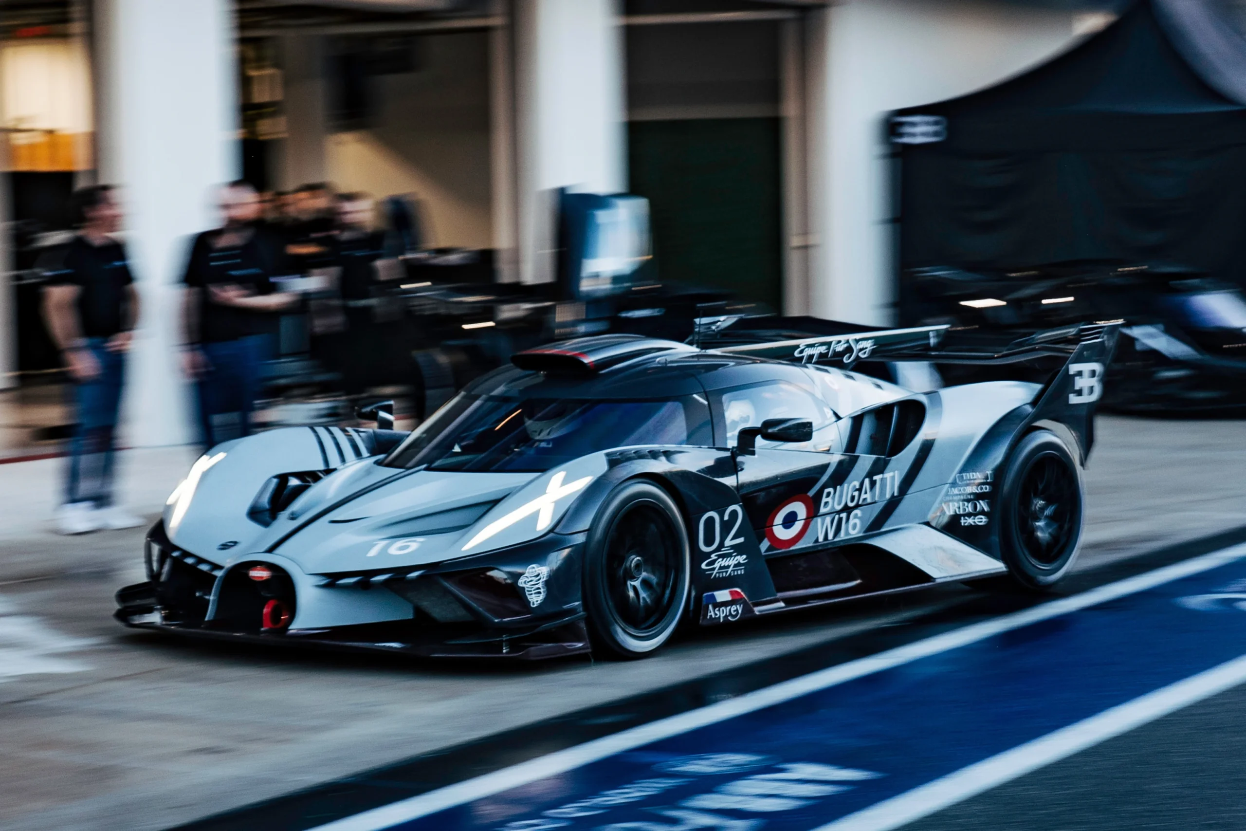 Bugatti Bolide, hypercar track test, Miami Autodrome, supercar driving experience, Bugatti test drive, luxury hypercar, limited edition supercar 3