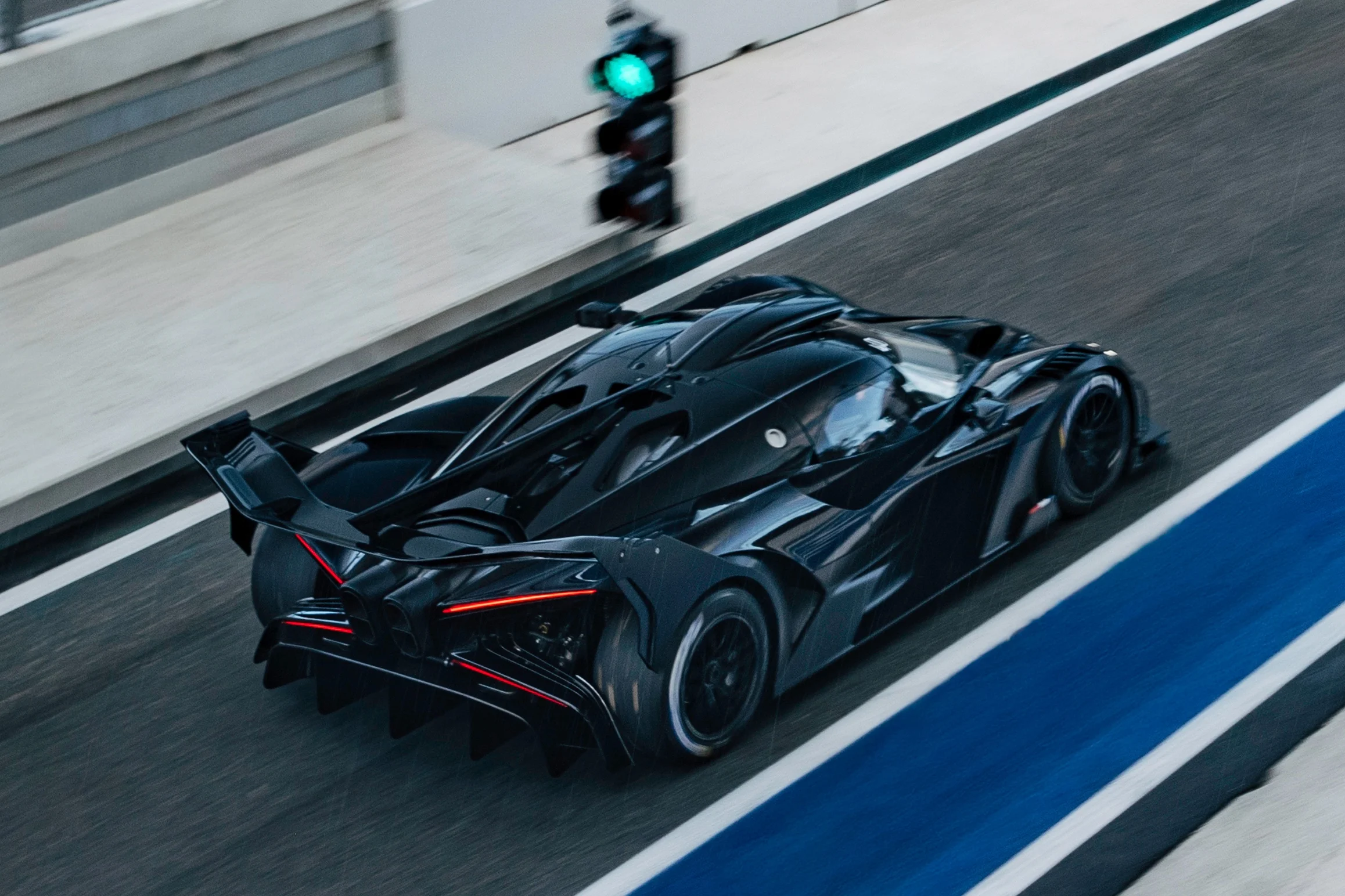 Bugatti Bolide, hypercar track test, Miami Autodrome, supercar driving experience, Bugatti test drive, luxury hypercar, limited edition supercar 10