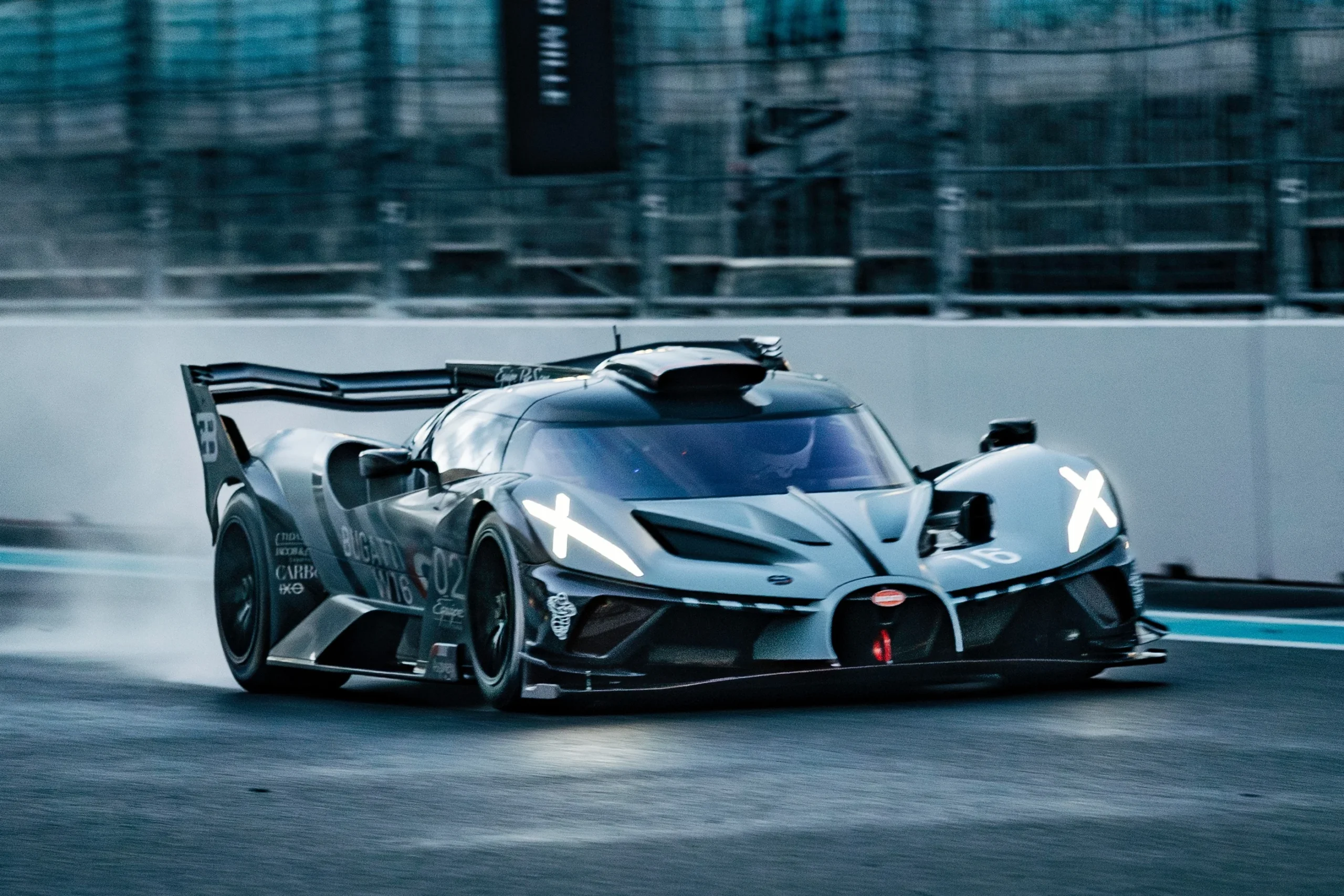 Bugatti Bolide, hypercar track test, Miami Autodrome, supercar driving experience, Bugatti test drive, luxury hypercar, limited edition supercar 6