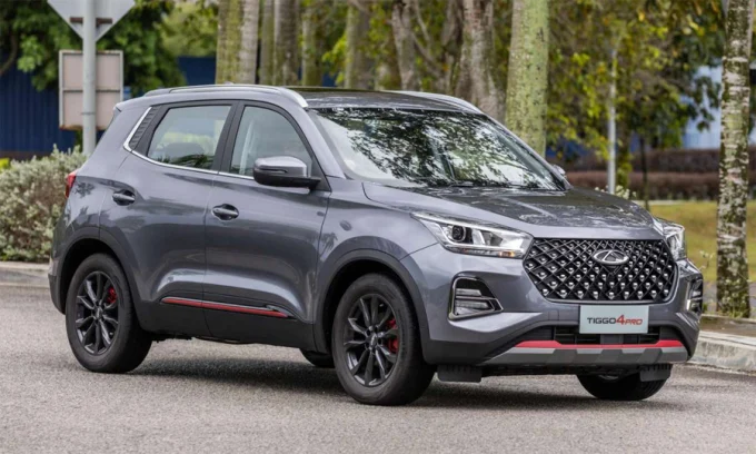 Chinese hybrid cars, HEV vs PHEV, Toyota hybrid competition, Geely i-HEV, Changan Blue Core, automotive industry trends, electric vehicle transition 2