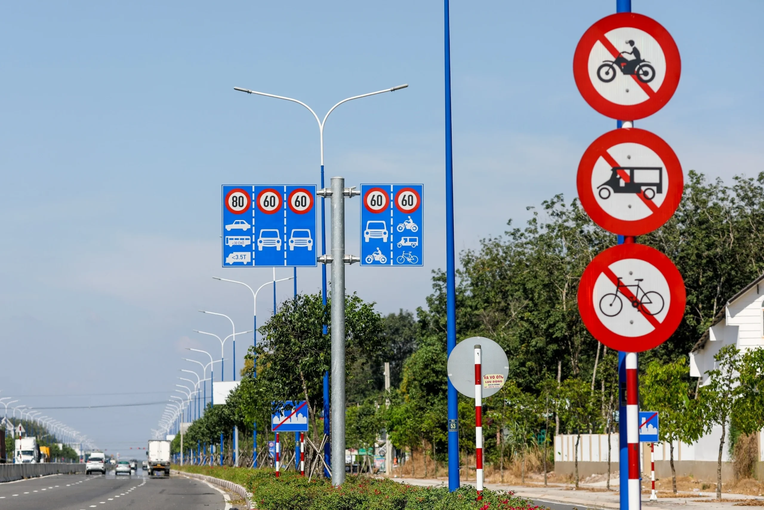 Vietnam driving laws, city driving Vietnam, traffic fines Vietnam, AI traffic cameras, Vietnam road safety, expat driving Vietnam 2