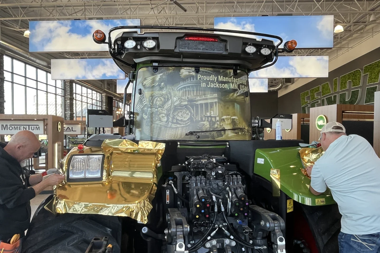 Gold-plated Fendt tractor, Donald Trump, AGCO, Fendt 1167 Vario MT, American farmers, agricultural technology, White House event 5