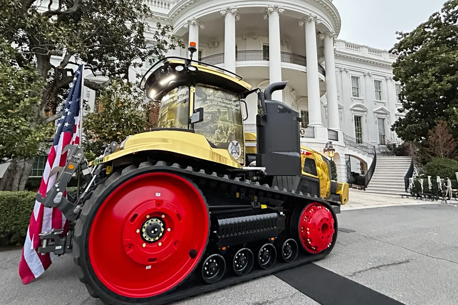 Donald Trump, gold-plated tractor, Fendt 1167 Vario MT, AGCO, US agriculture, luxury farming equipment, American farmers support 8