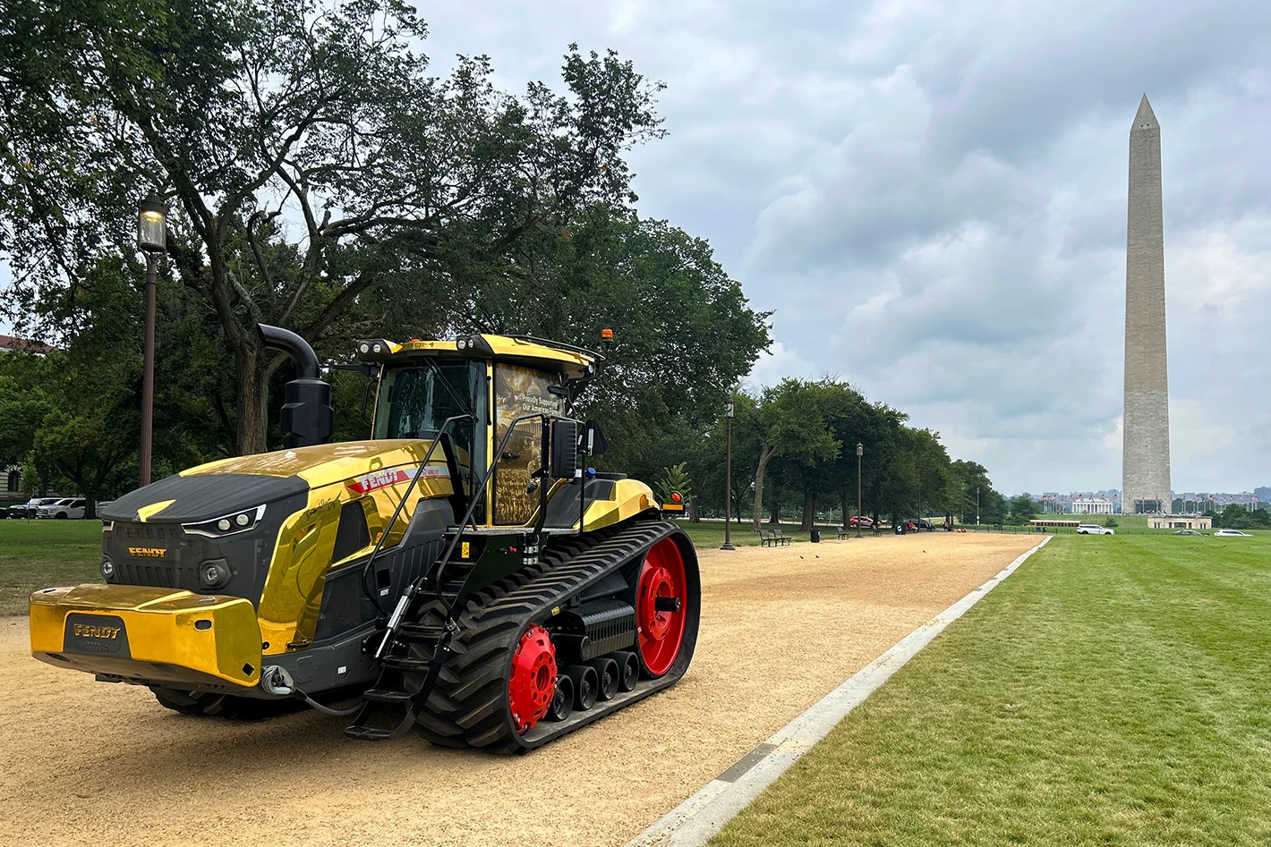 Gold-plated Fendt tractor, Donald Trump, AGCO, Fendt 1167 Vario MT, American farmers, agricultural technology, White House event 9