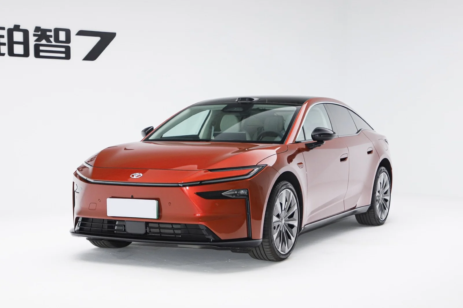 Toyota bZ7, electric sedan, GAC Toyota, Huawei Drive ONE, EV range, HarmonyOS 5.0, smart electric vehicle 2