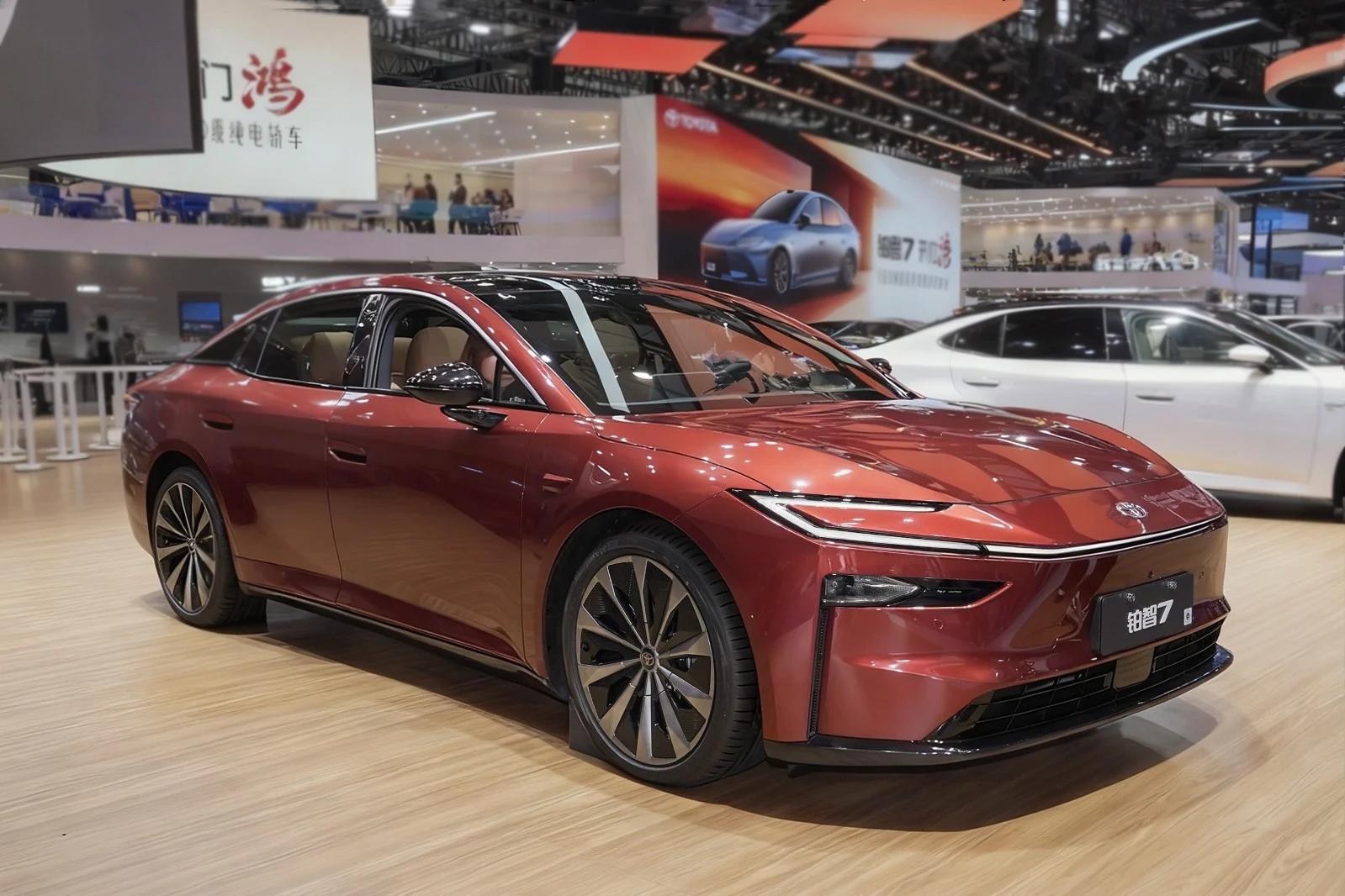 Toyota bZ7, electric sedan, GAC Toyota, Huawei Drive ONE, EV range, HarmonyOS 5.0, smart electric vehicle 5