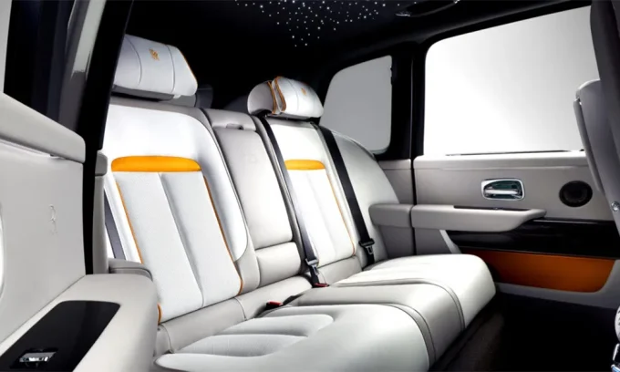 Rolls-Royce, Cullinan recall, safety belt bolt, SUV recall, US vehicle safety, luxury SUV, automotive safety, NHTSA 2