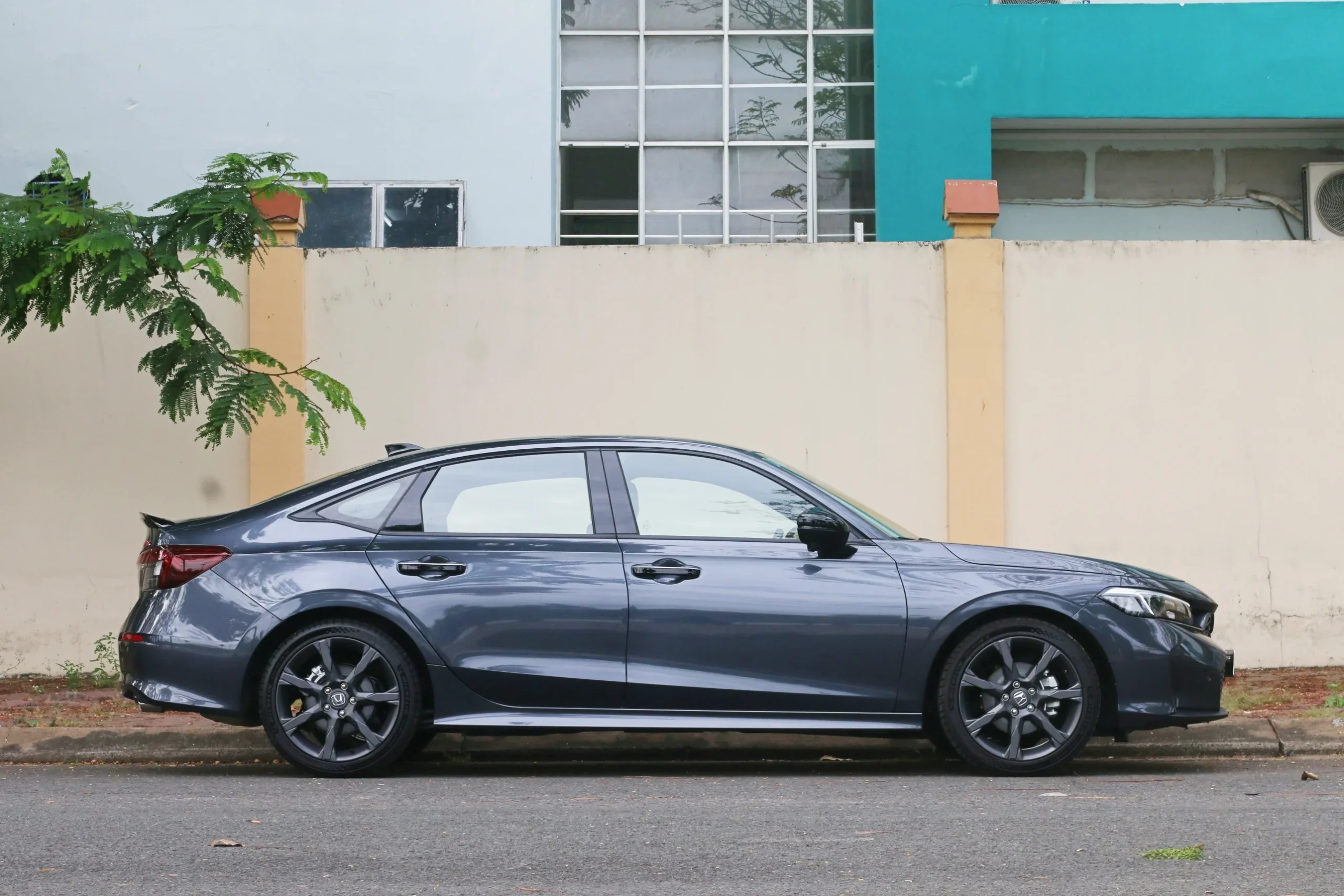 Vietnam driving laws, city driving Vietnam, traffic fines Vietnam, AI traffic cameras, Vietnam road safety, expat driving Vietnam 5