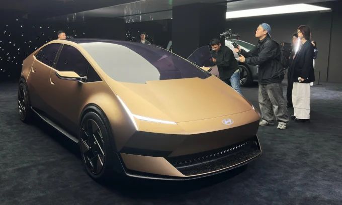 Hyundai China strategy, Ioniq China, Chinese EV market, Hyundai localization, BYD vs Hyundai, automotive industry trends 2