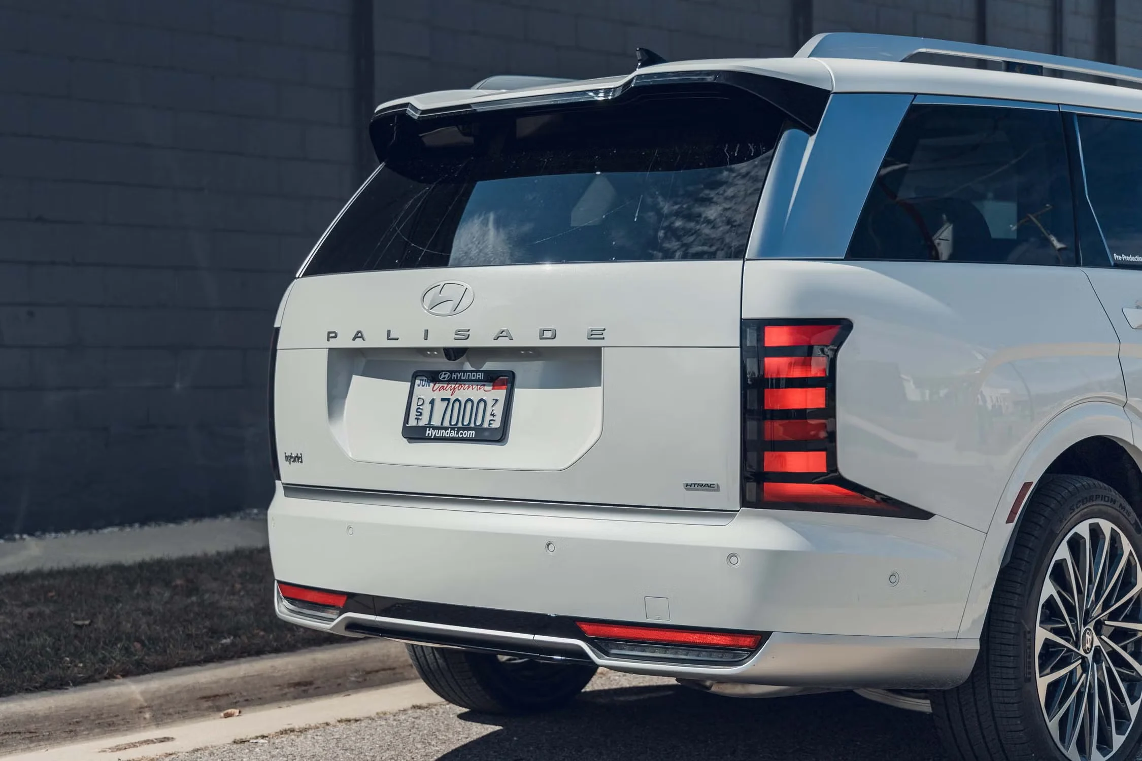 Hyundai Palisade recall, automatic seat safety, SUV recall 2024, Hyundai safety issue, automotive recalls, NHTSA investigation, seat malfunction 4