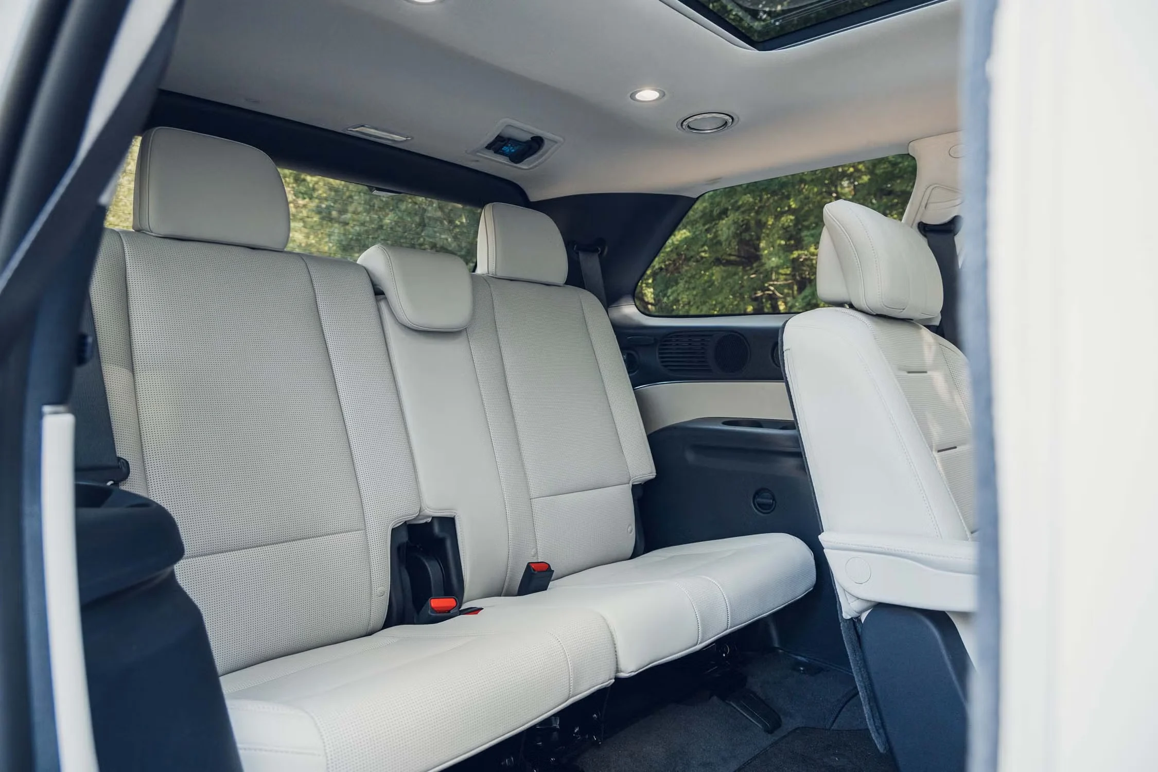 Hyundai Palisade recall, automatic seat safety, SUV recall 2024, Hyundai safety issue, automotive recalls, NHTSA investigation, seat malfunction 3