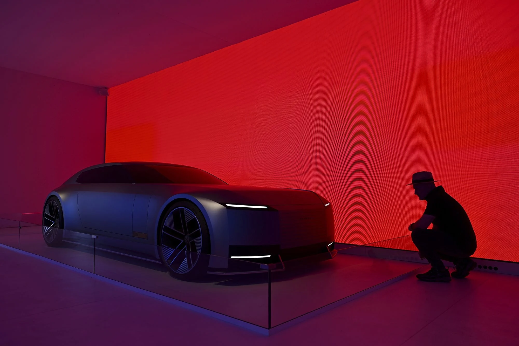 Jaguar Land Rover, Solihull plant shutdown, supply chain disruption, Range Rover production halt, automotive cyber attack, electric vehicle strategy, UK car manufacturing 4