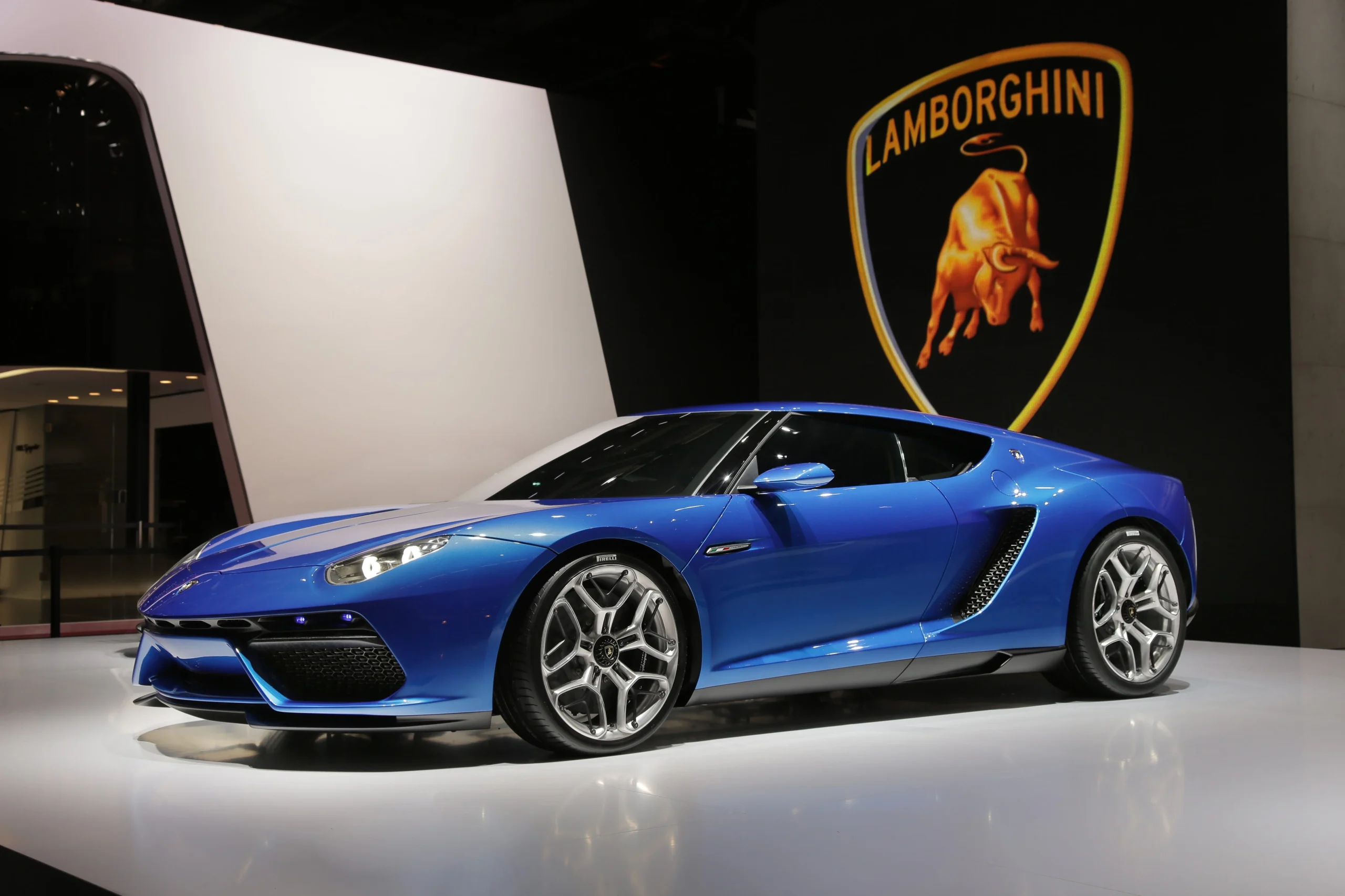 Lamborghini grand tourer, Lamborghini GT, luxury supercar, plug-in hybrid, automotive strategy, Lamborghini lineup 2