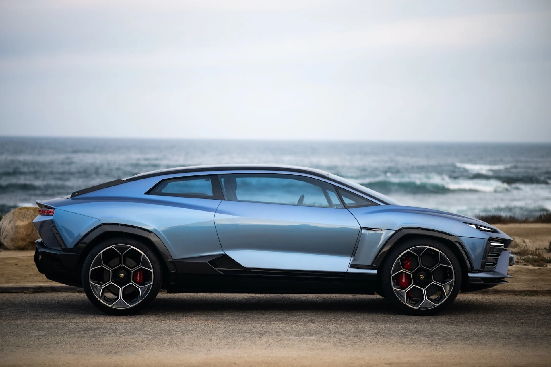 Lamborghini grand tourer, Lamborghini GT, luxury supercar, plug-in hybrid, automotive strategy, Lamborghini lineup 3