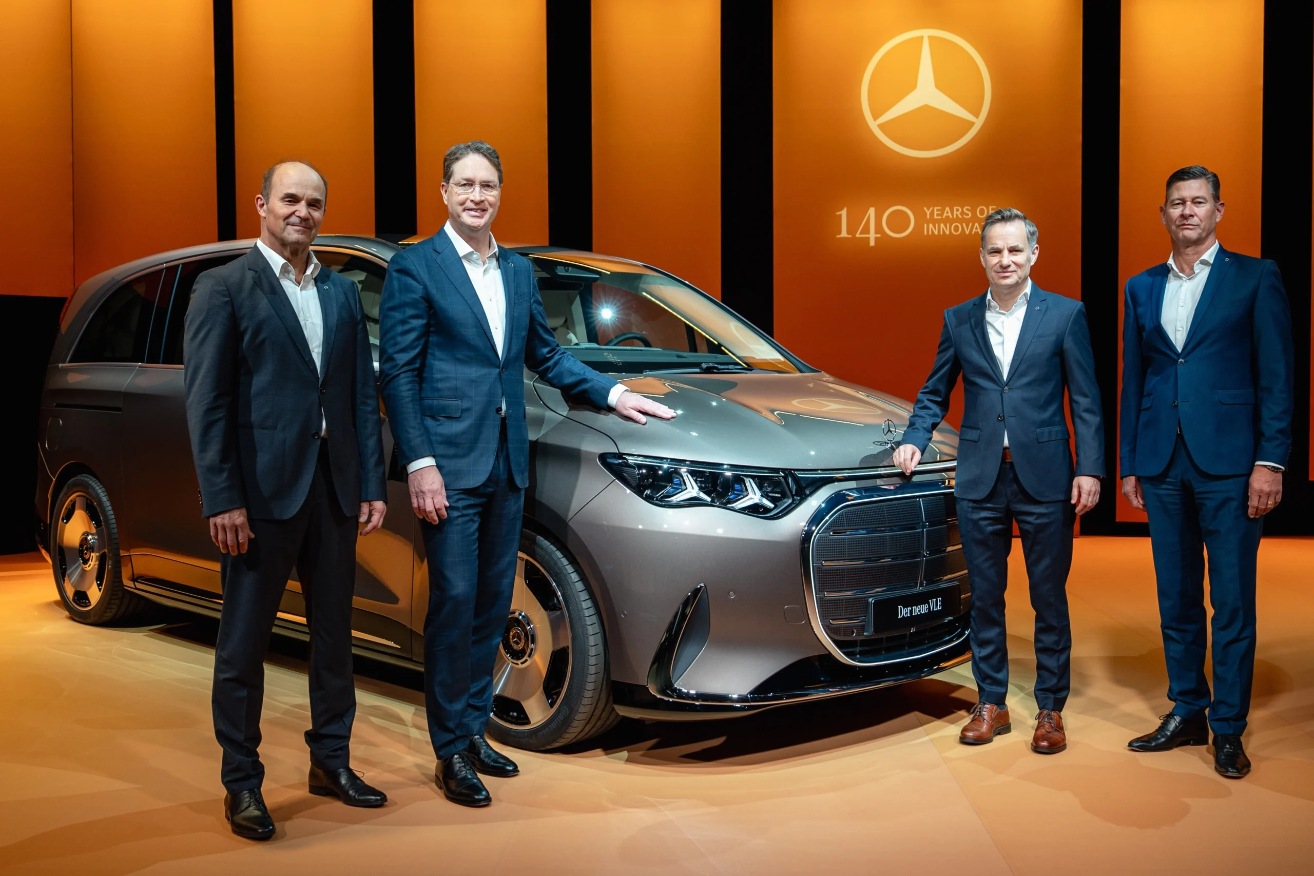 Mercedes-Benz China, luxury EV market, Chinese automotive trends, BYD vs Mercedes, automotive technology, electric vehicles China 4