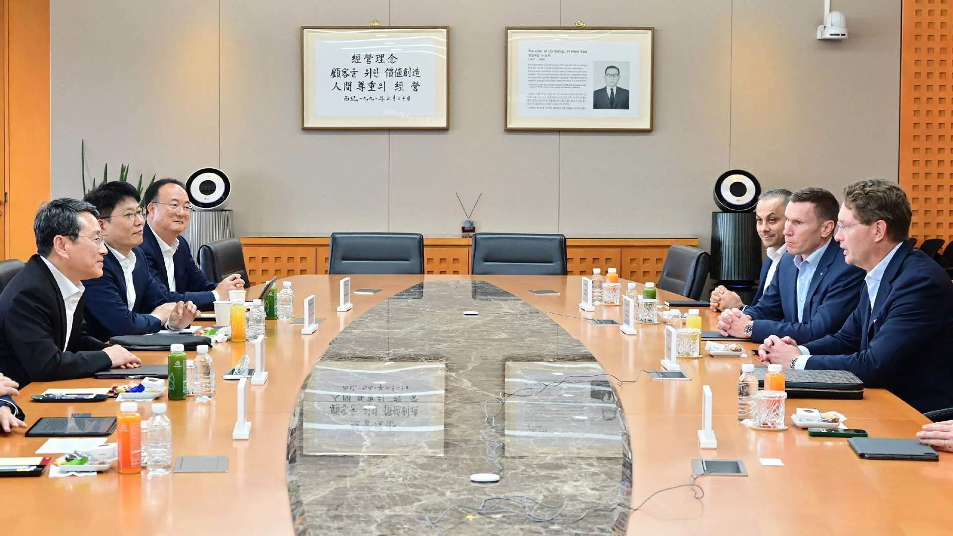 Mercedes-Benz, Samsung SDI, EV battery deal, electric vehicle supply chain, NCM batteries, luxury EVs, Samsung SDI batteries 6