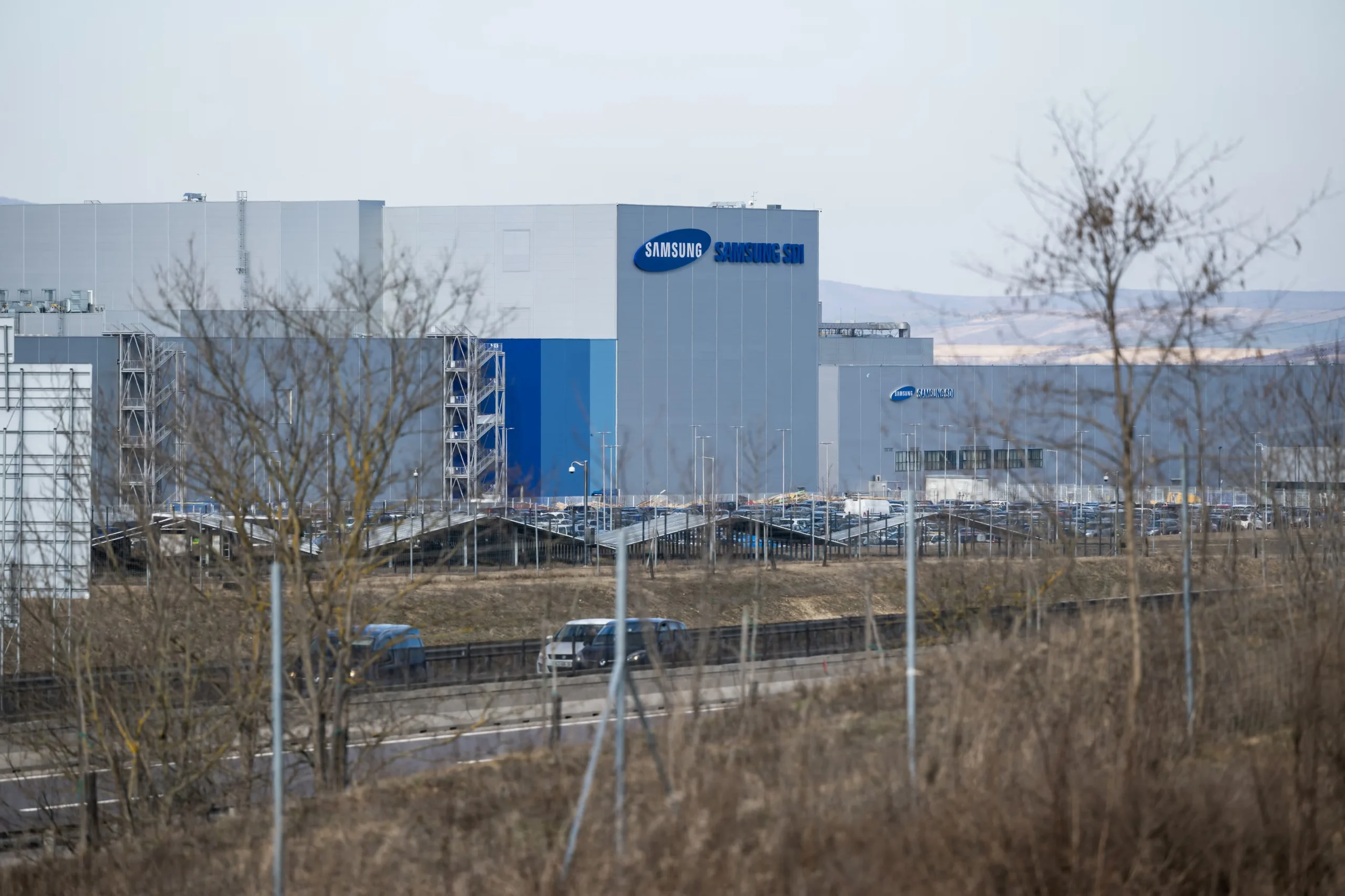 Mercedes-Benz, Samsung SDI, EV battery deal, electric vehicle supply chain, NCM batteries, luxury EVs, Samsung SDI batteries 5