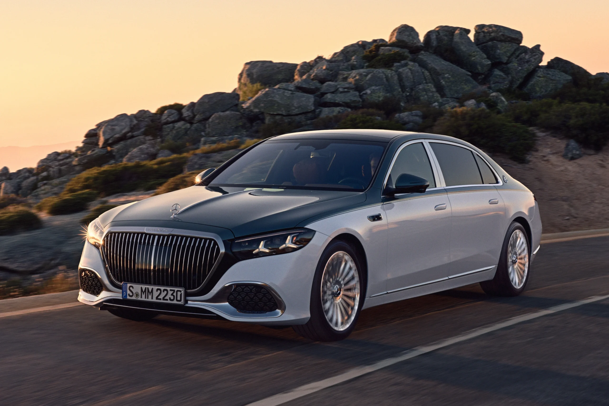 Mercedes-Maybach S-Class, 2026 facelift, luxury sedan, Maybach interior, MBUX Superscreen, hybrid luxury car, V12 Maybach, bespoke automobile 13