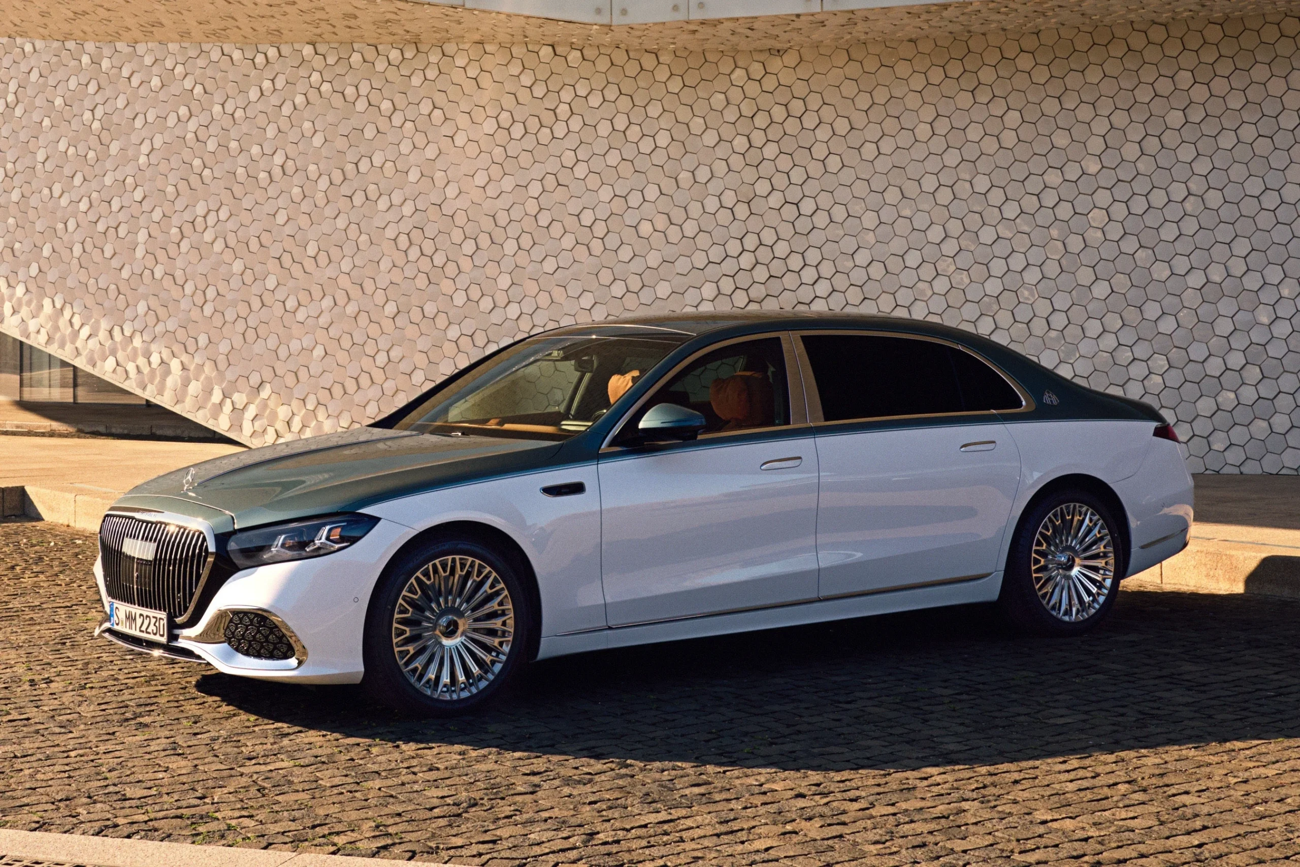 Mercedes-Maybach S-Class, 2026 facelift, luxury sedan, Maybach interior, MBUX Superscreen, hybrid luxury car, V12 Maybach, bespoke automobile 3