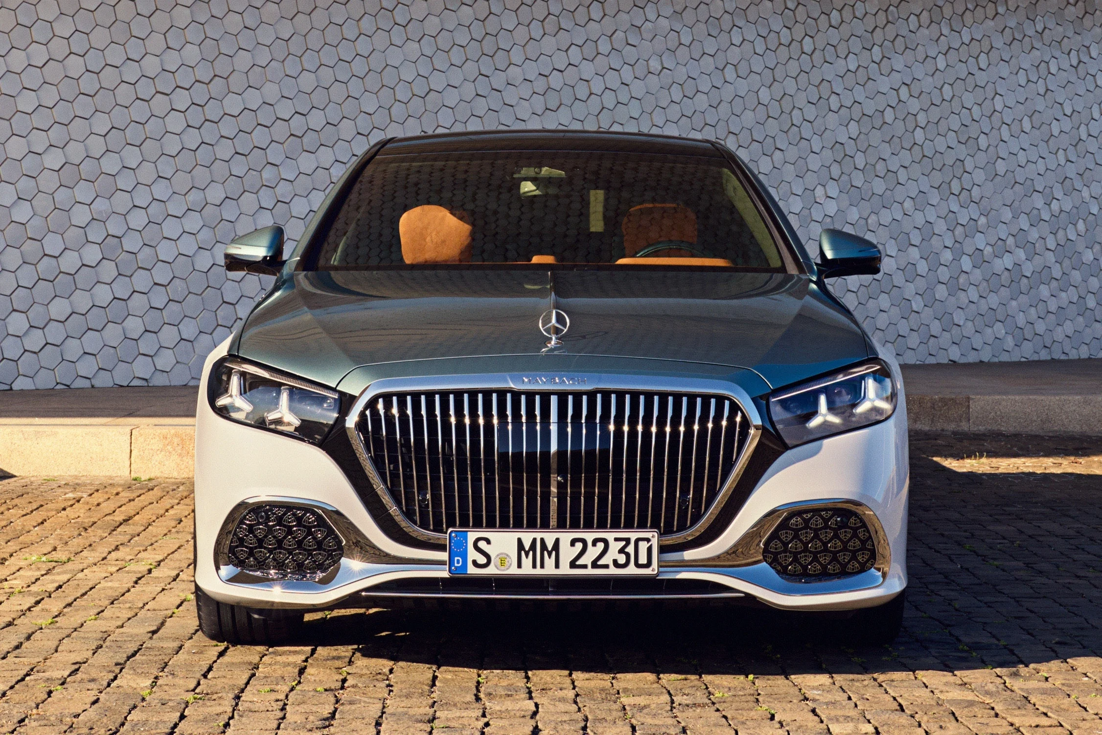 Mercedes-Maybach S-Class, 2026 facelift, luxury sedan, Maybach custom options, MBUX Superscreen, hybrid luxury car, V12 Maybach, premium automotive 4