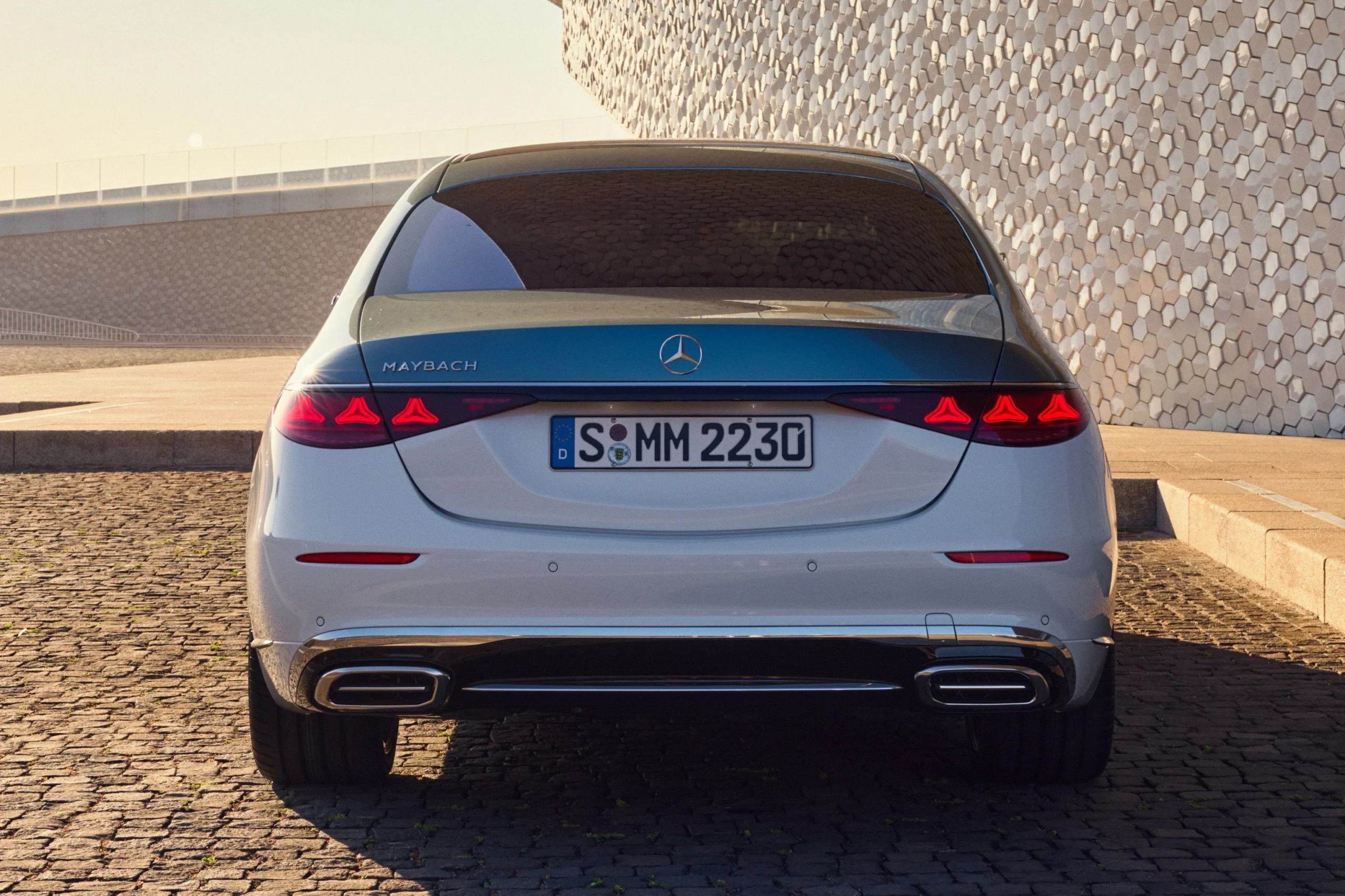 Mercedes-Maybach S-Class, 2026 facelift, luxury sedan, Maybach design, V8 engine, hybrid sedan, premium interior, automotive news 9