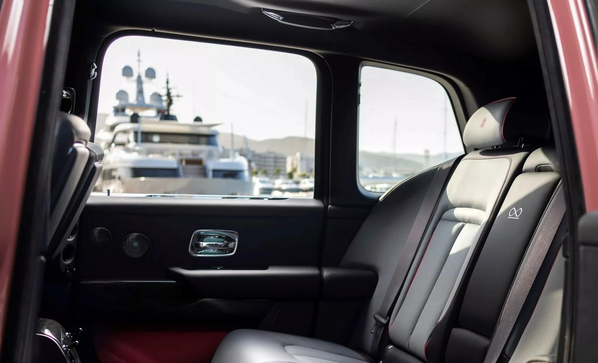 Rolls-Royce Cullinan recall, luxury SUV recall, safety belt bolt issue, Rolls-Royce service bulletin, automotive safety recall, Cullinan 2025, Rolls Royce recall 102 3