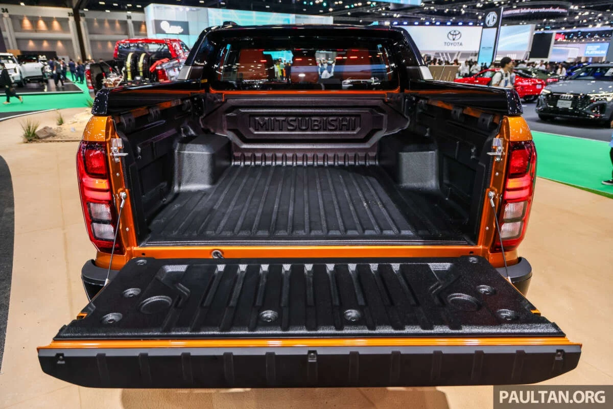 pickup truck regulations Vietnam, Hanoi pickup restrictions, Ho Chi Minh City pickup rules, Vietnam truck traffic limits, pickup classification Vietnam, road signs for pickups Vietnam, transport ministry decree 53 2