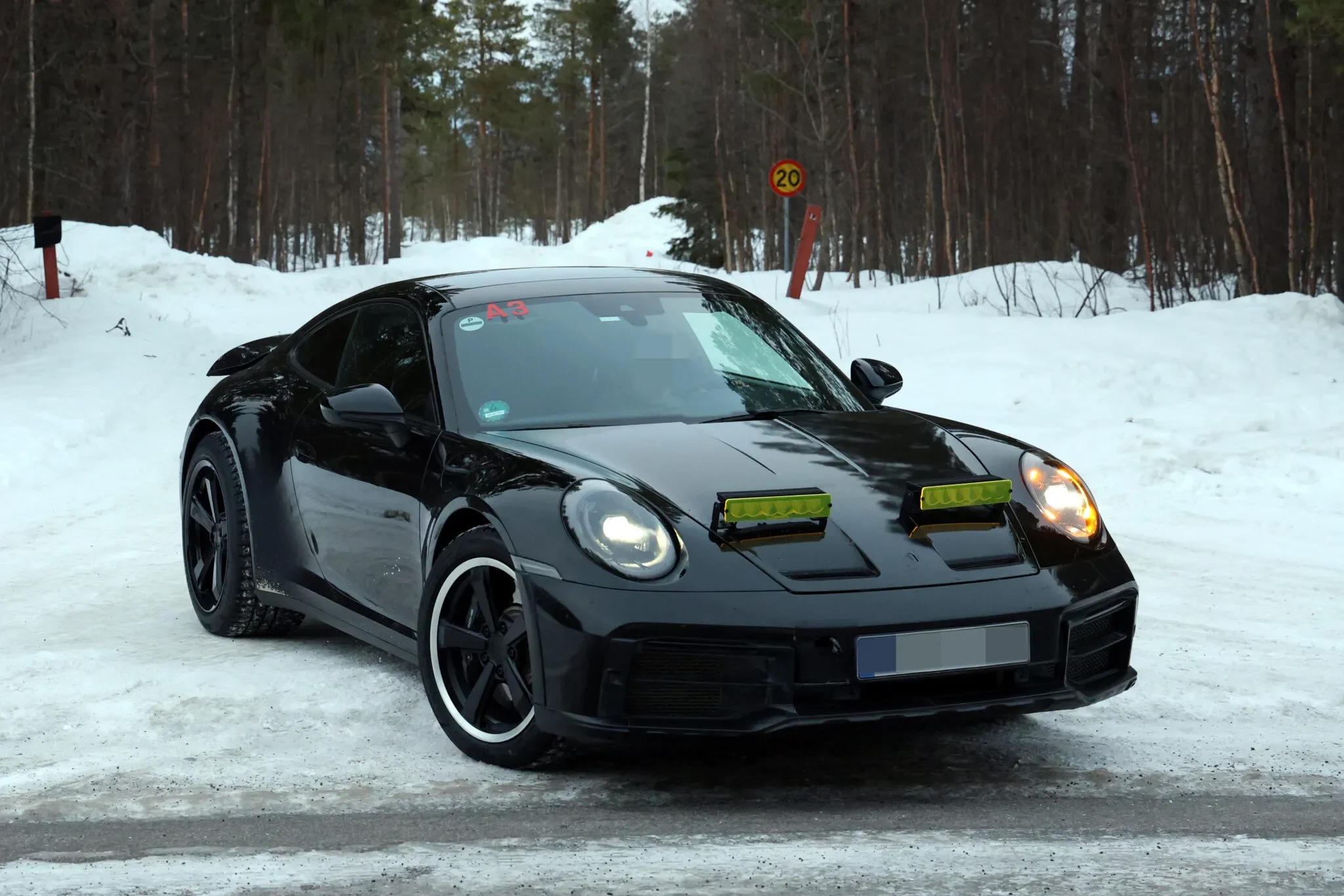 Porsche 911 Dakar, 911 Dakar facelift, Porsche off‑road, T‑Hybrid, 911 Carrera GTS, Porsche 992.2, off‑road sports car 2