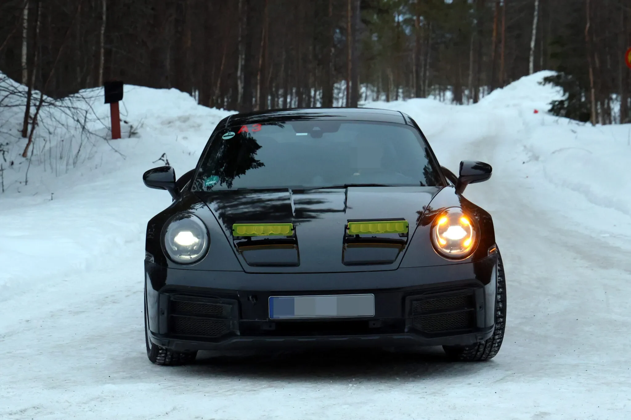 Porsche 911 Dakar, 911 Dakar facelift, Porsche off‑road, T‑Hybrid, 911 Carrera GTS, Porsche 992.2, off‑road sports car 4