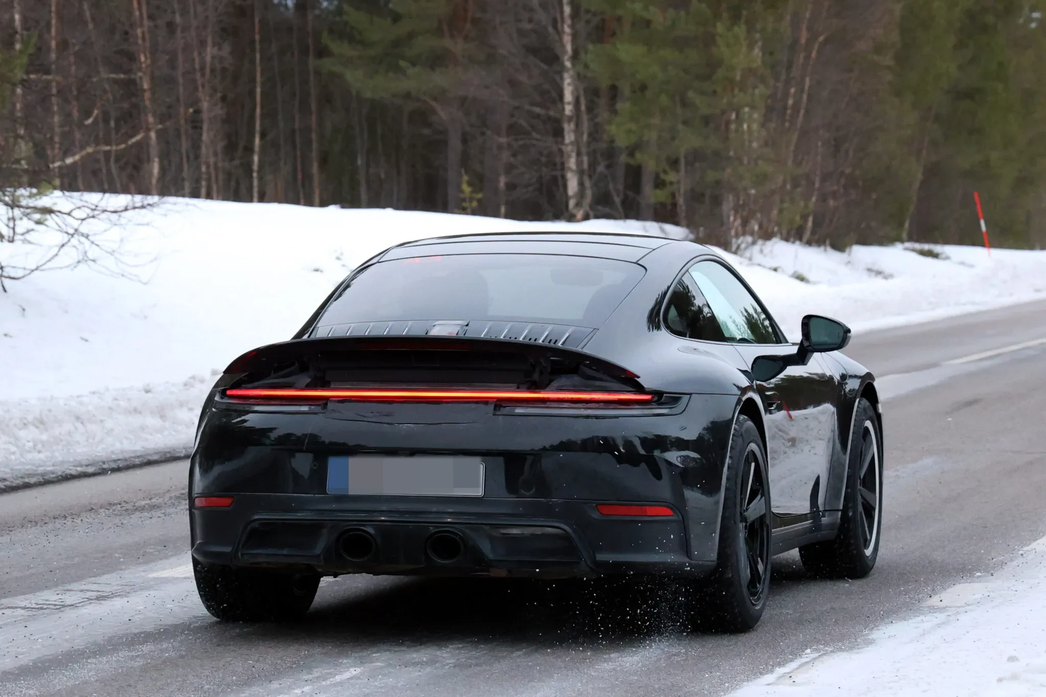 Porsche 911 Dakar, 911 Dakar facelift, Porsche off‑road, T‑Hybrid, 911 Carrera GTS, Porsche 992.2, off‑road sports car 6